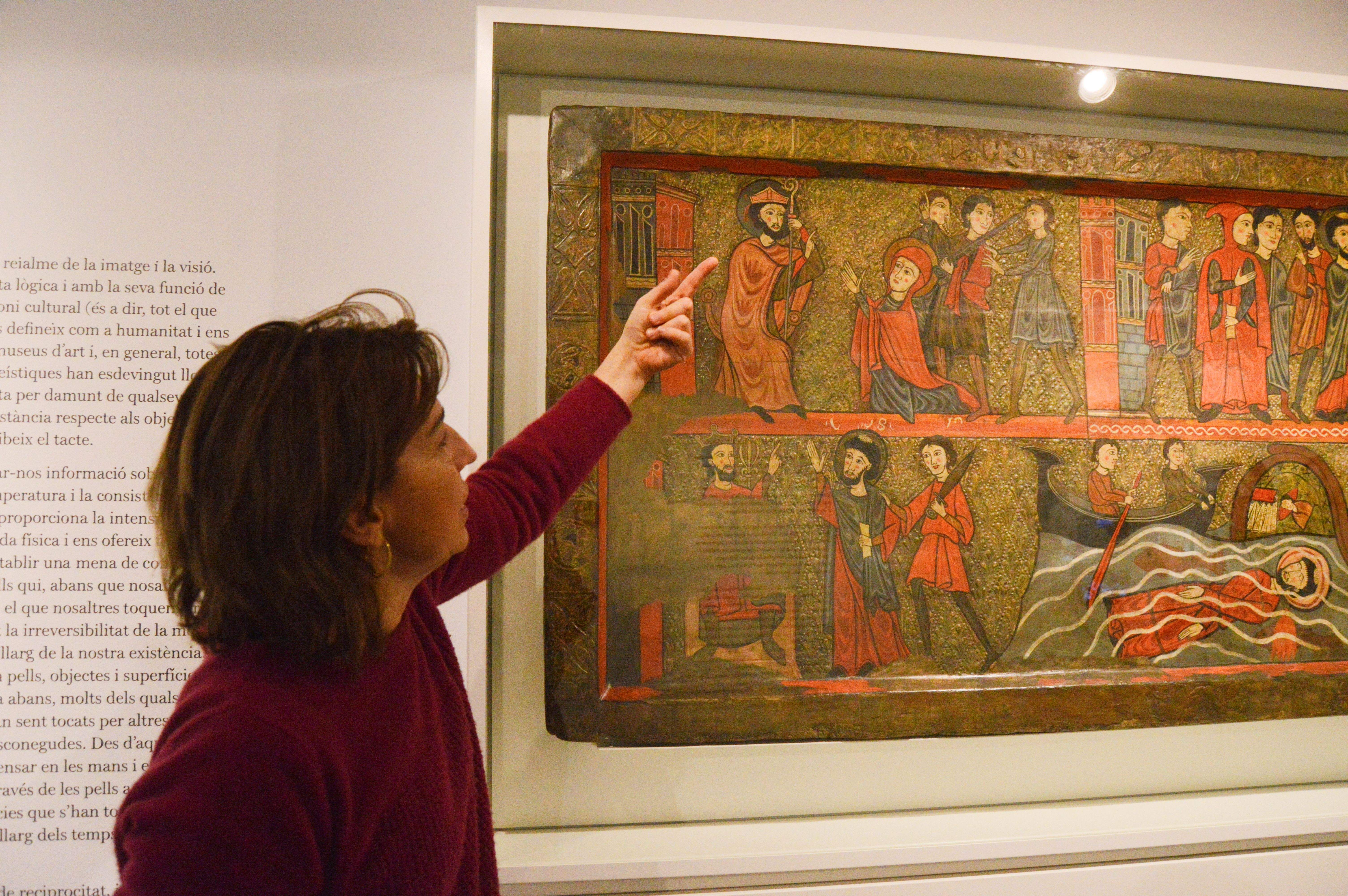 El frontal de l’altar de Sant Climent de Taull a l'exposició itinerant 'Història de les mans' al MAC. FOTO: Nora MO