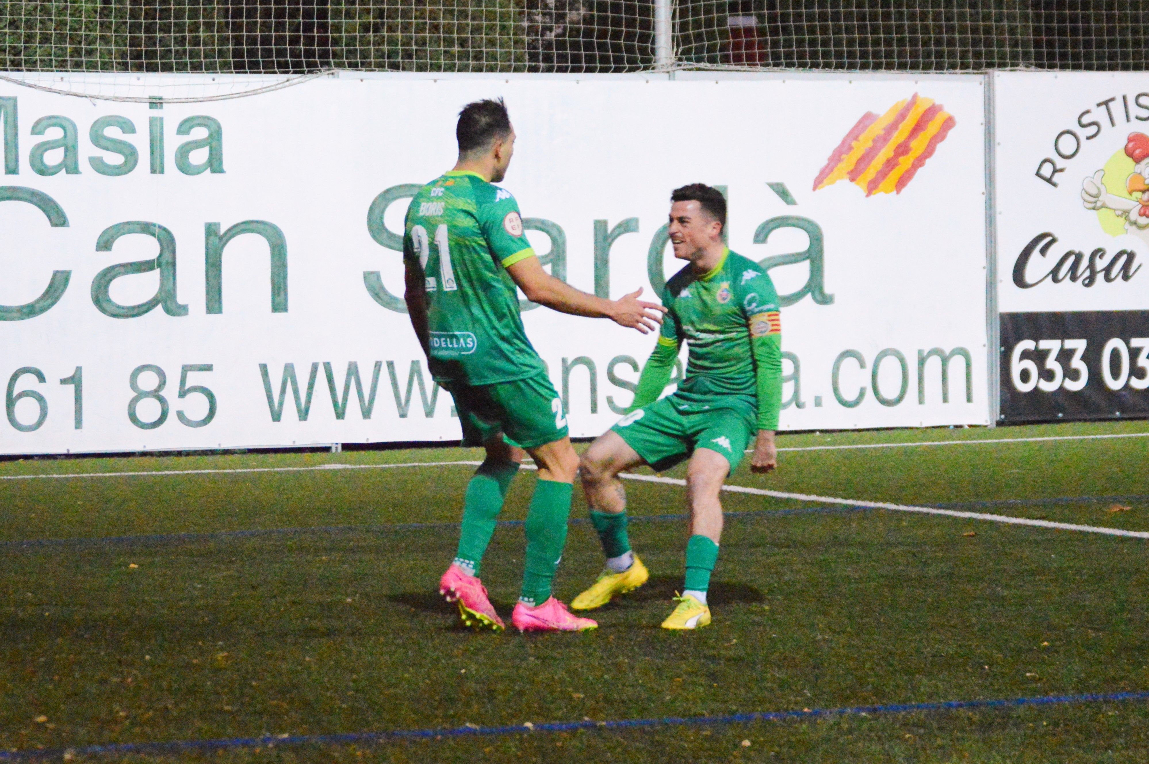 Boris Garrós i Max Marcet celebrant un gol del Cerdanyola FC davant del Sant Andreu. FOTO: Nora MO Boris Garrós i Max Marcet celebrant un gol del Cerdanyola FC davant del Sant Andreu. FOTO: Nora MO
