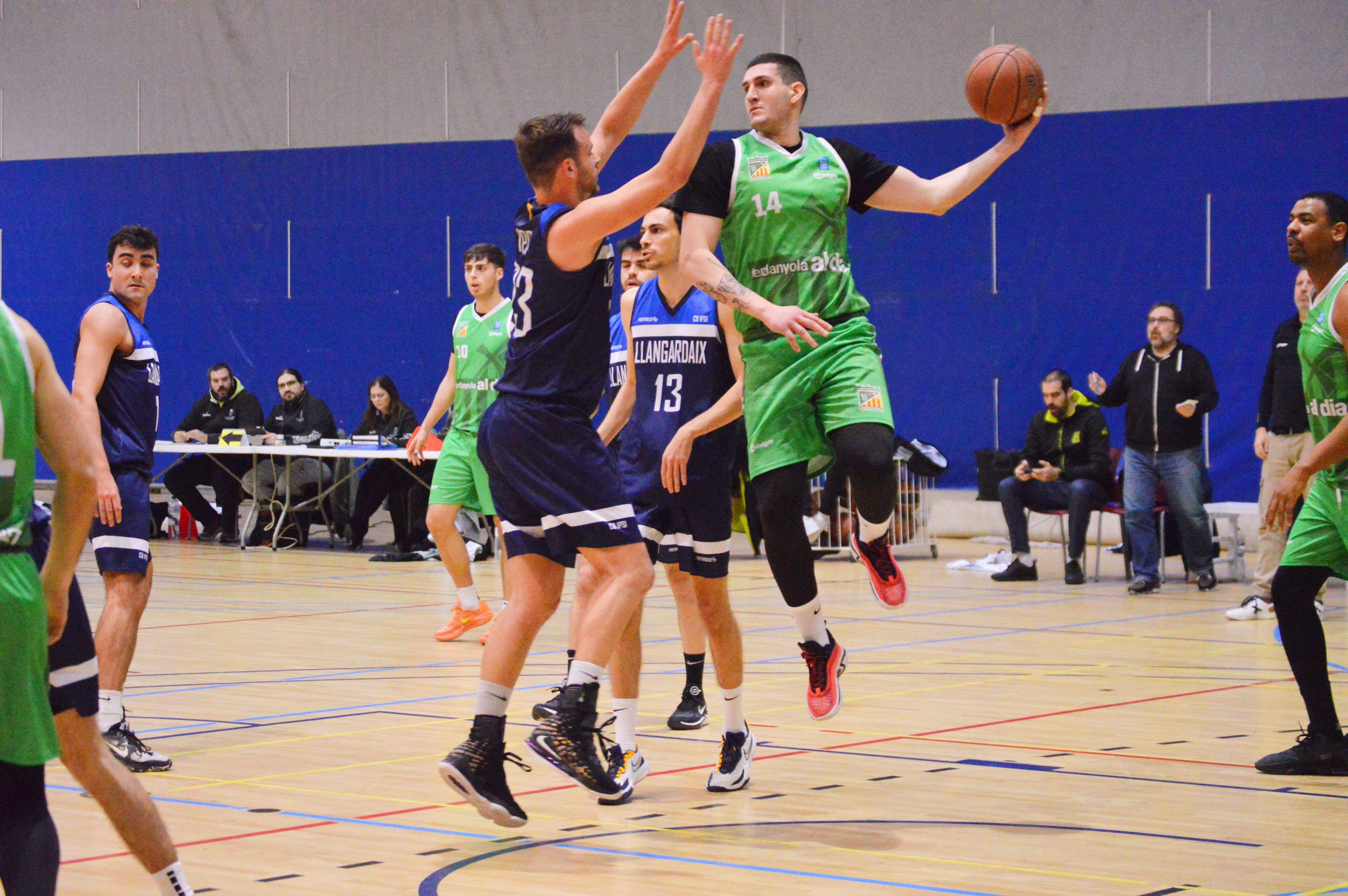 El Club Bàsquet Cerdanyola en un partit al PEM Guiera. FOTO: Nora MO