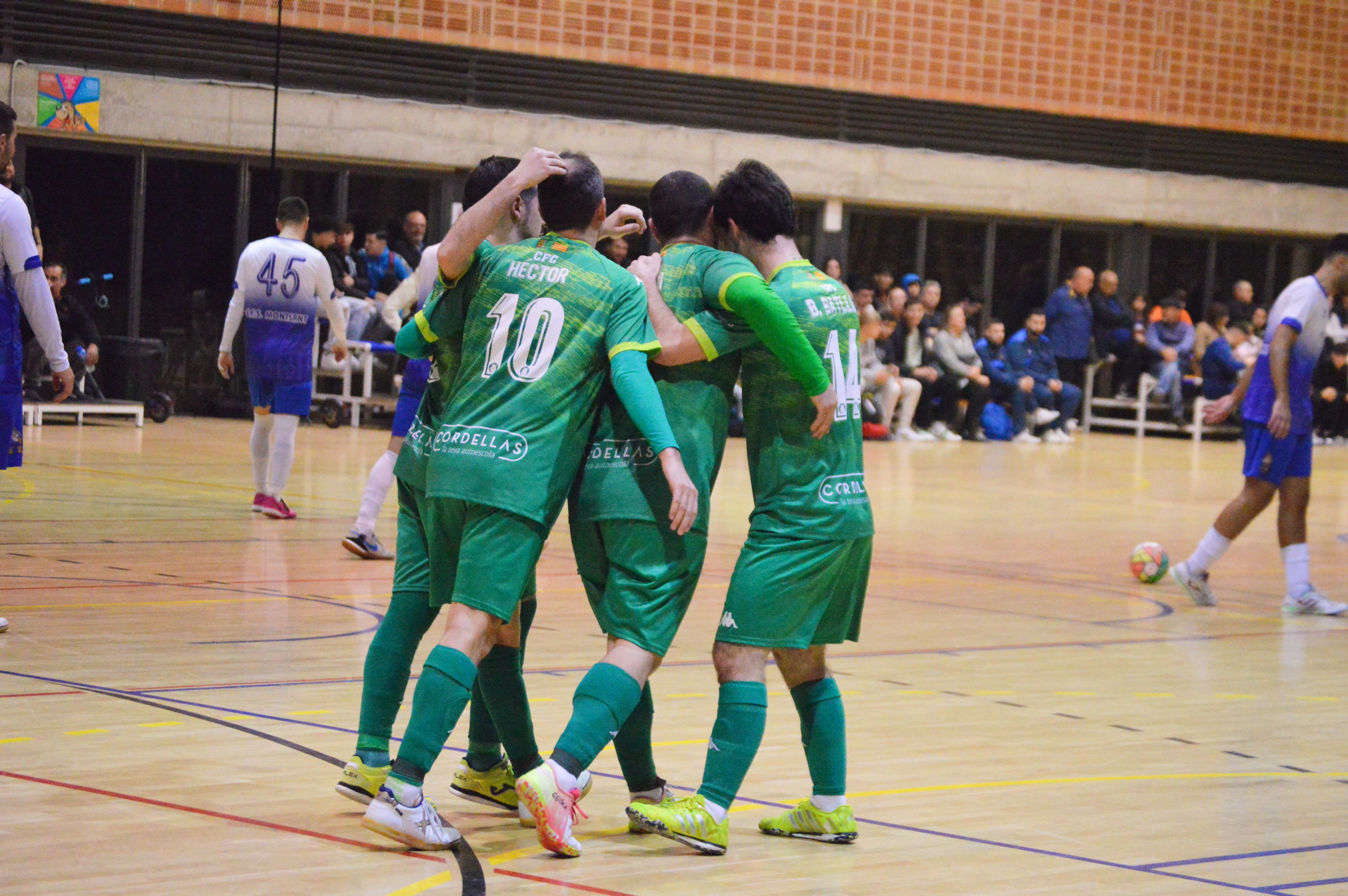 El Cerdanyola FC de futbol sala davant del CFS Montsant a Guiera. FOTO: Nora MO El Cerdanyola FC de futbol sala davant del CFS Montsant a Guiera. FOTO: Nora MO