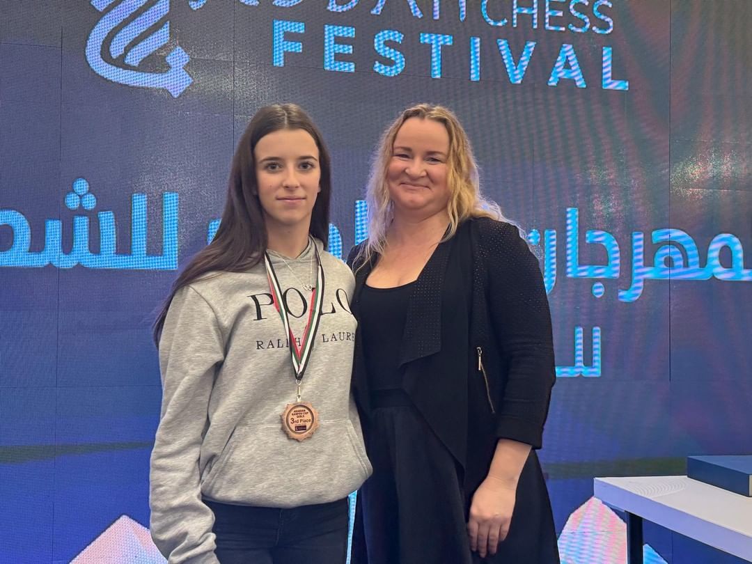 Laura Toquero amb la medalla de bronze del Festival Internacional Juvenil d'Escacs. FOTO: Club Penya Escacs Cerdanyola del Valles Laura Toquero amb la medalla de bronze del Festival Internacional Juvenil d'Escacs. FOTO: Club Penya Escacs Cerdanyola del Valles
