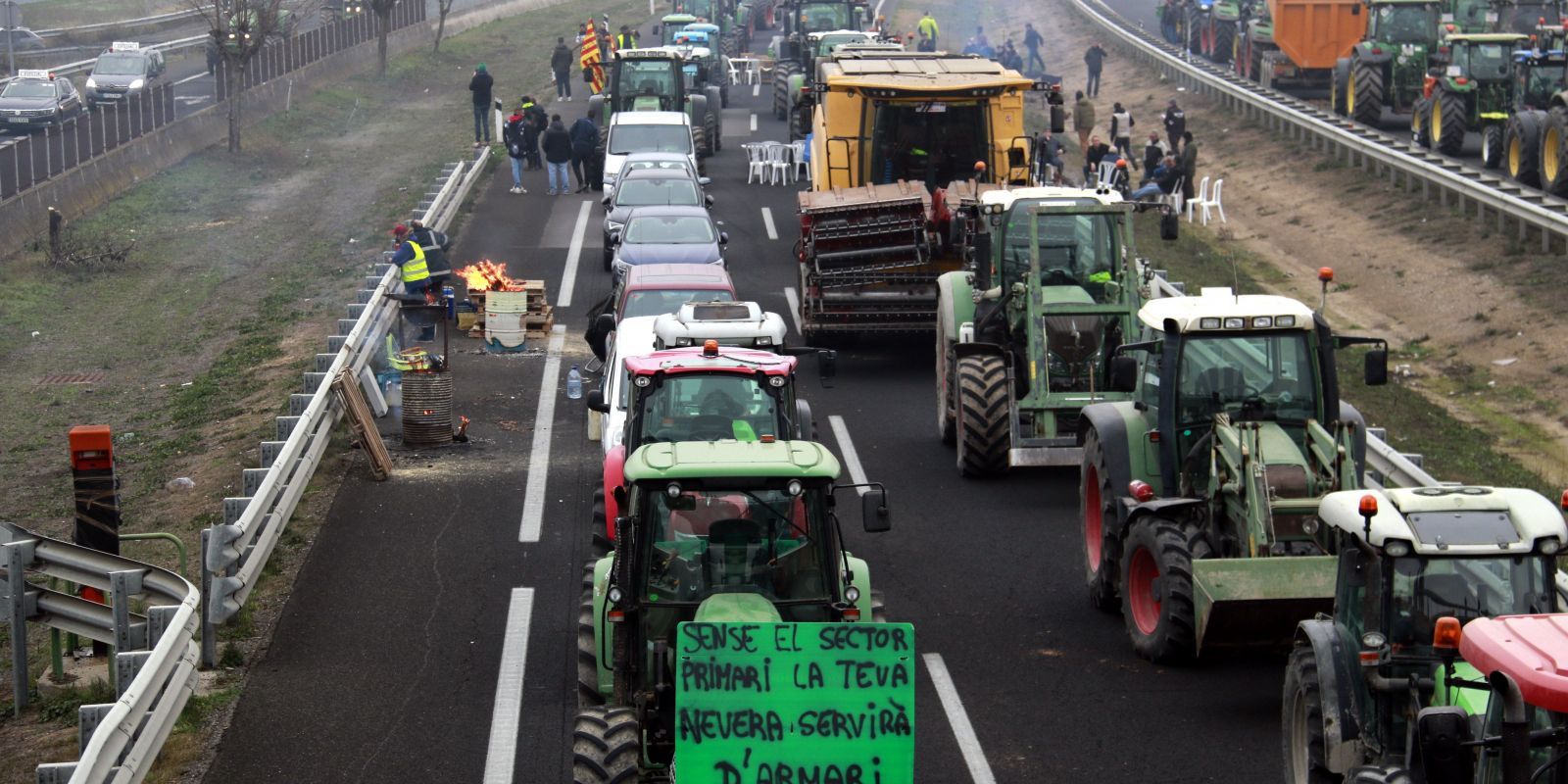 Manifestació de pagesos aquest dimarts a l'A-2. FOTO: ACN