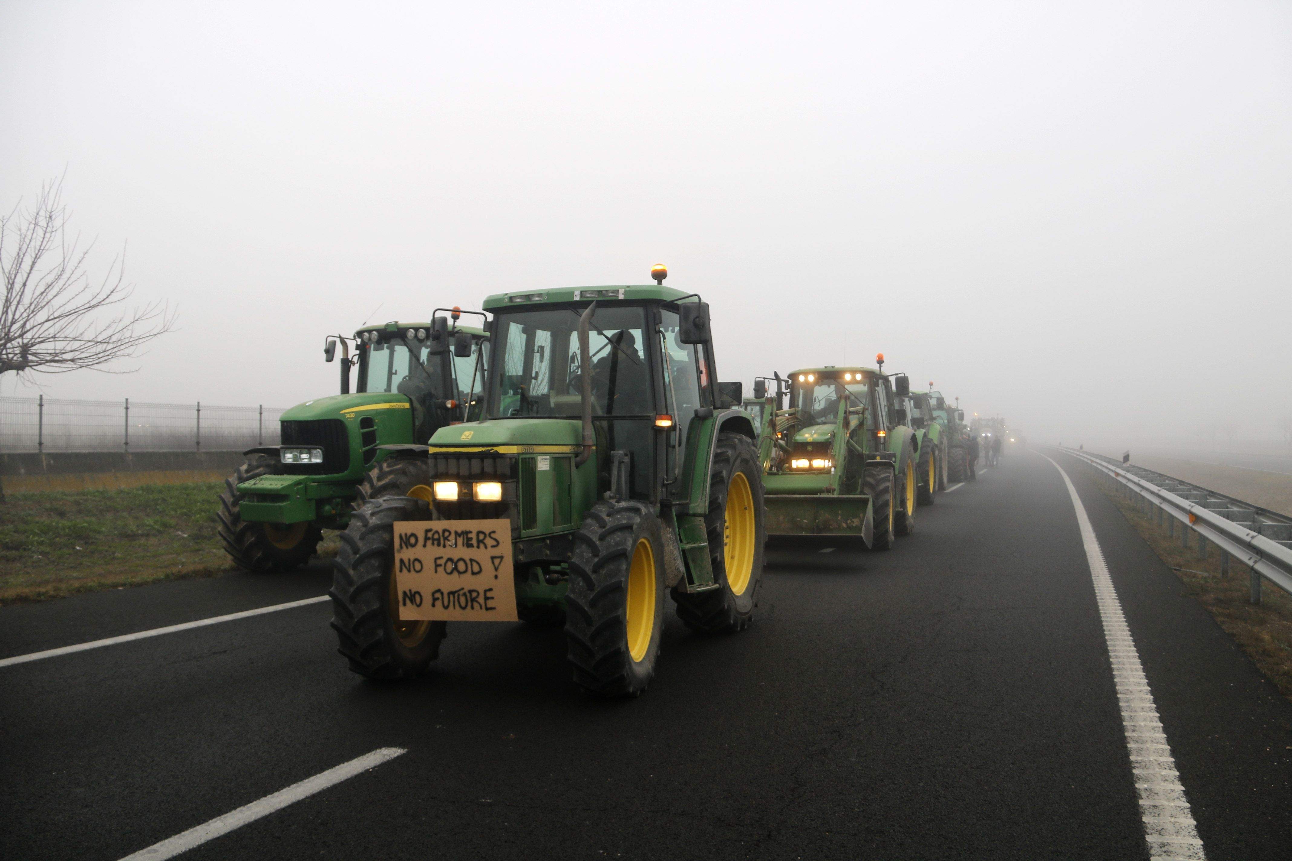 La marxa dels tractors per protestar pels drets dels agricultors. FOTO: Oriol Bosch (ACN)