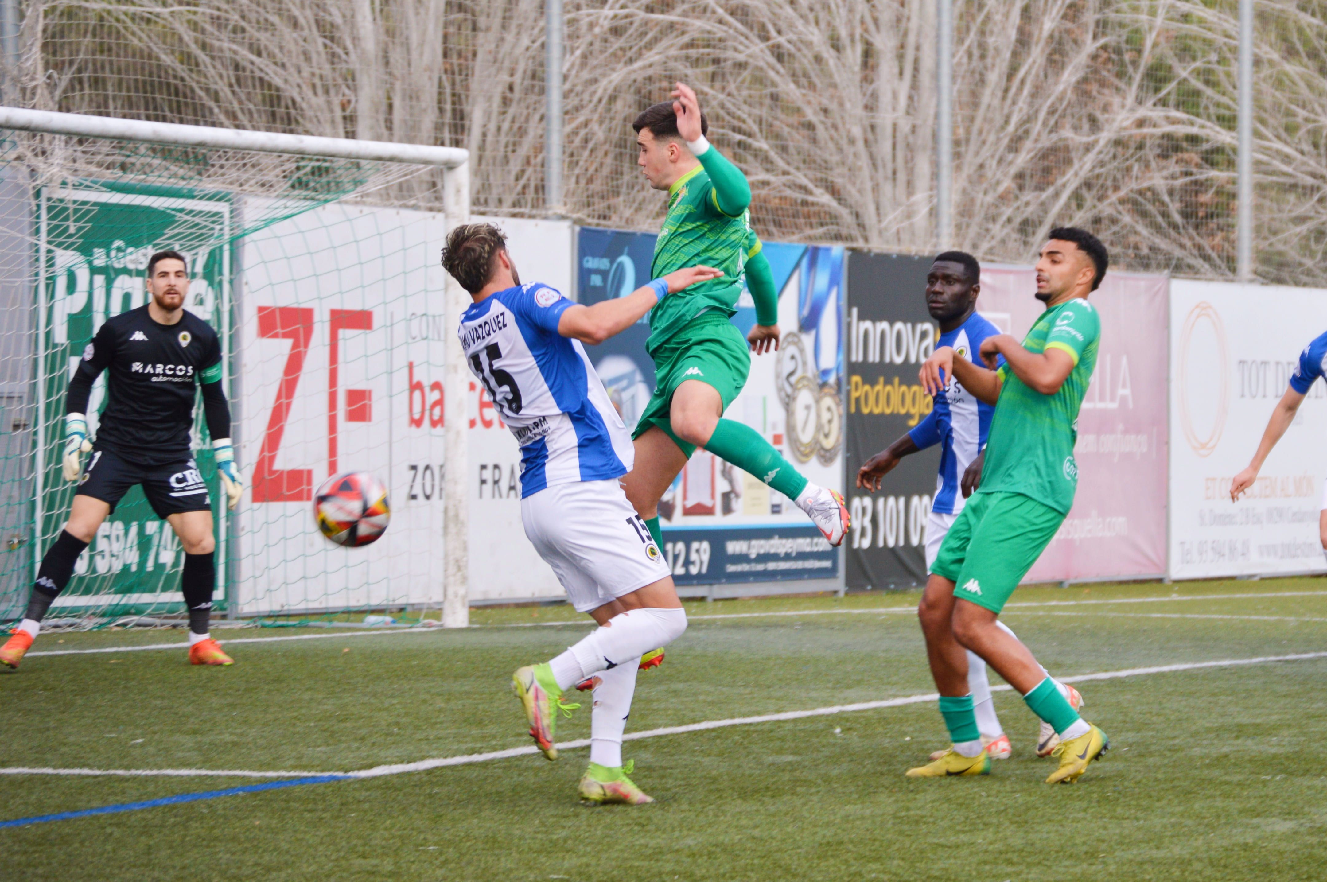 Cerdanyola Futbol Club contra Hércules CF. FOTO: Nora MO