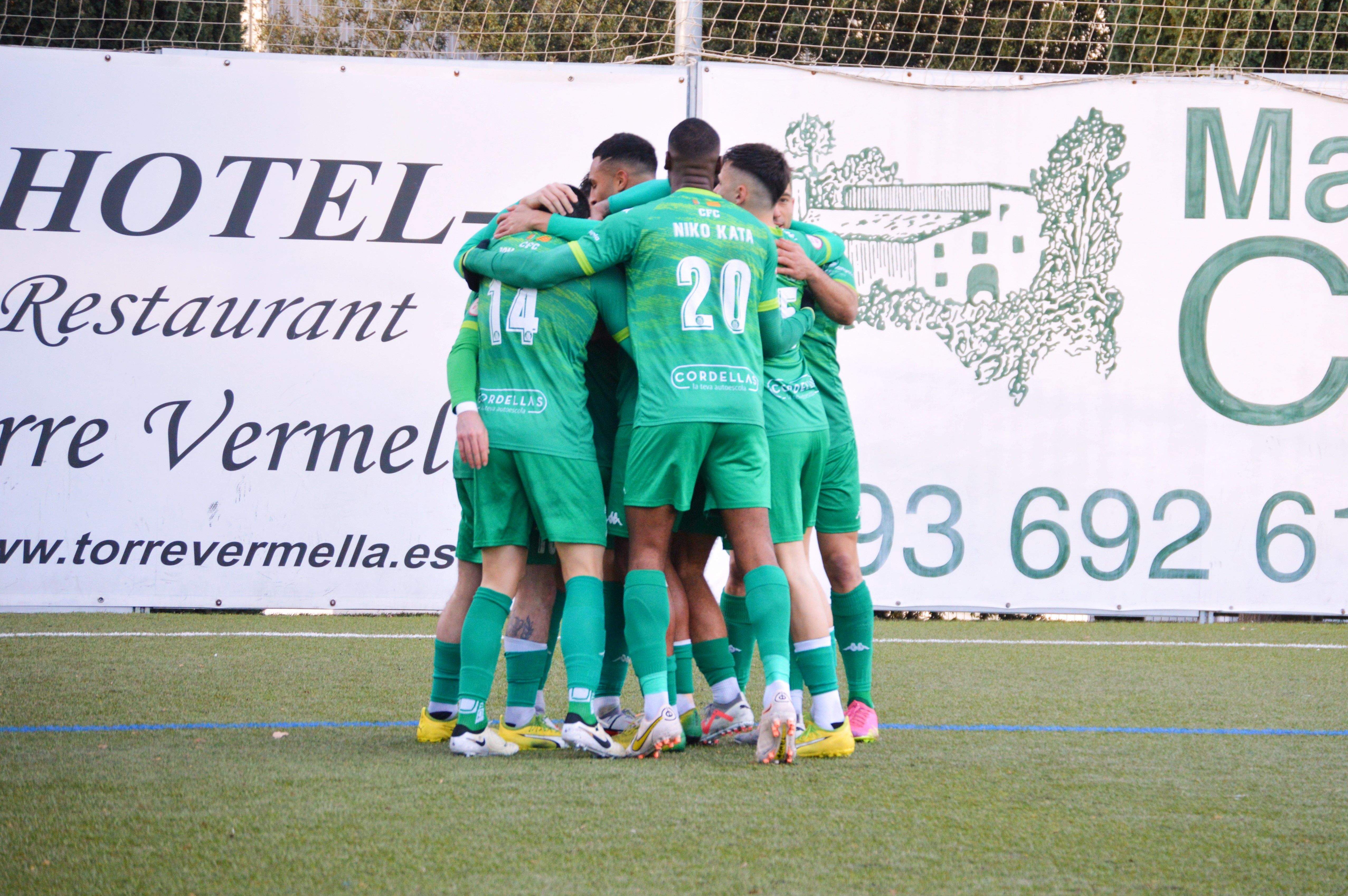 Celebració d'un gol a la victòria del Cerdanyola FC contra Terrassa FC. FOTO: Nora MO