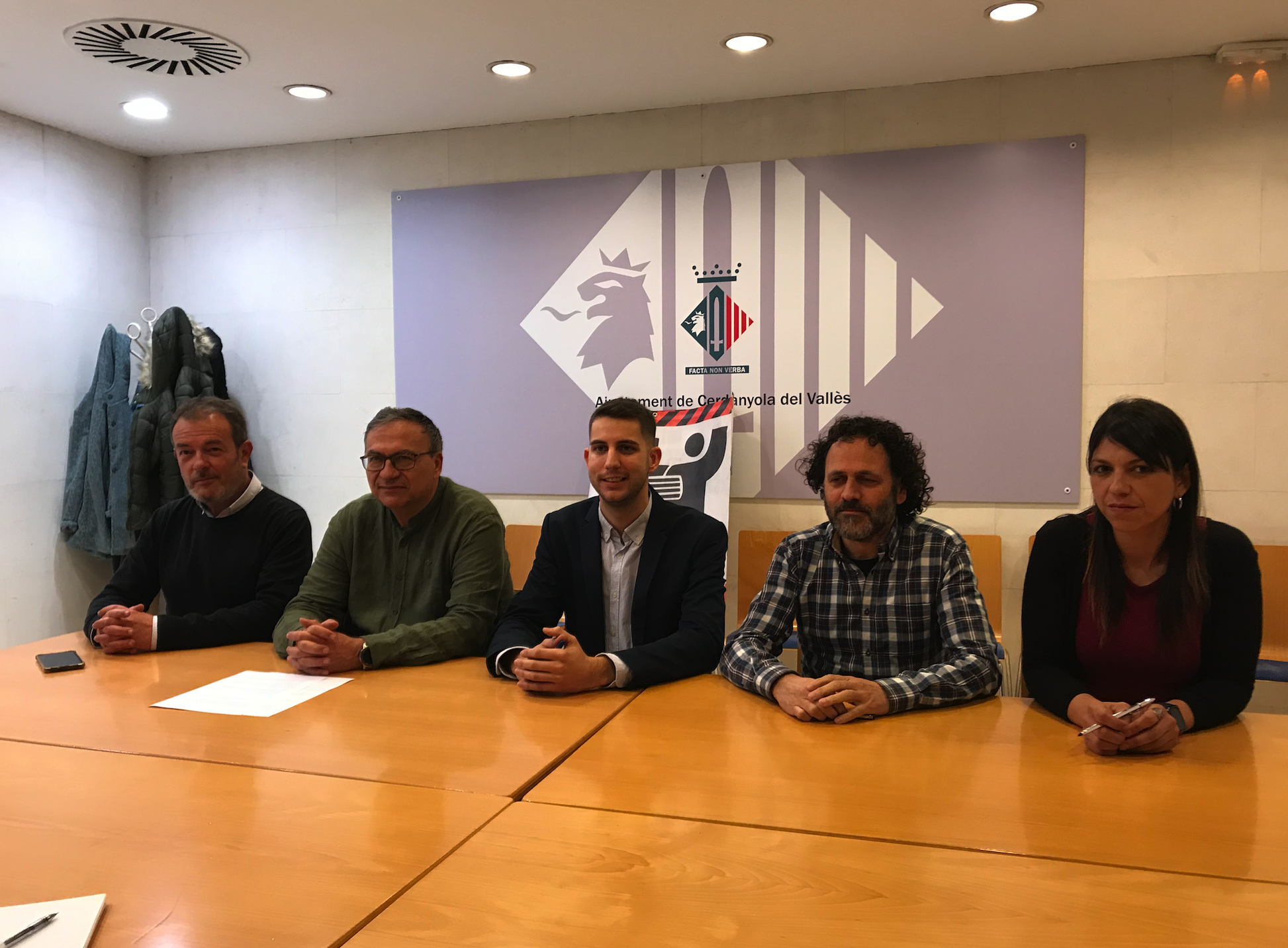 Signatura de l'acord contra l'extrema dreta. FOTO: Guillem Barrera Signatura de l'acord contra l'extrema dreta. FOTO: Guillem Barrera