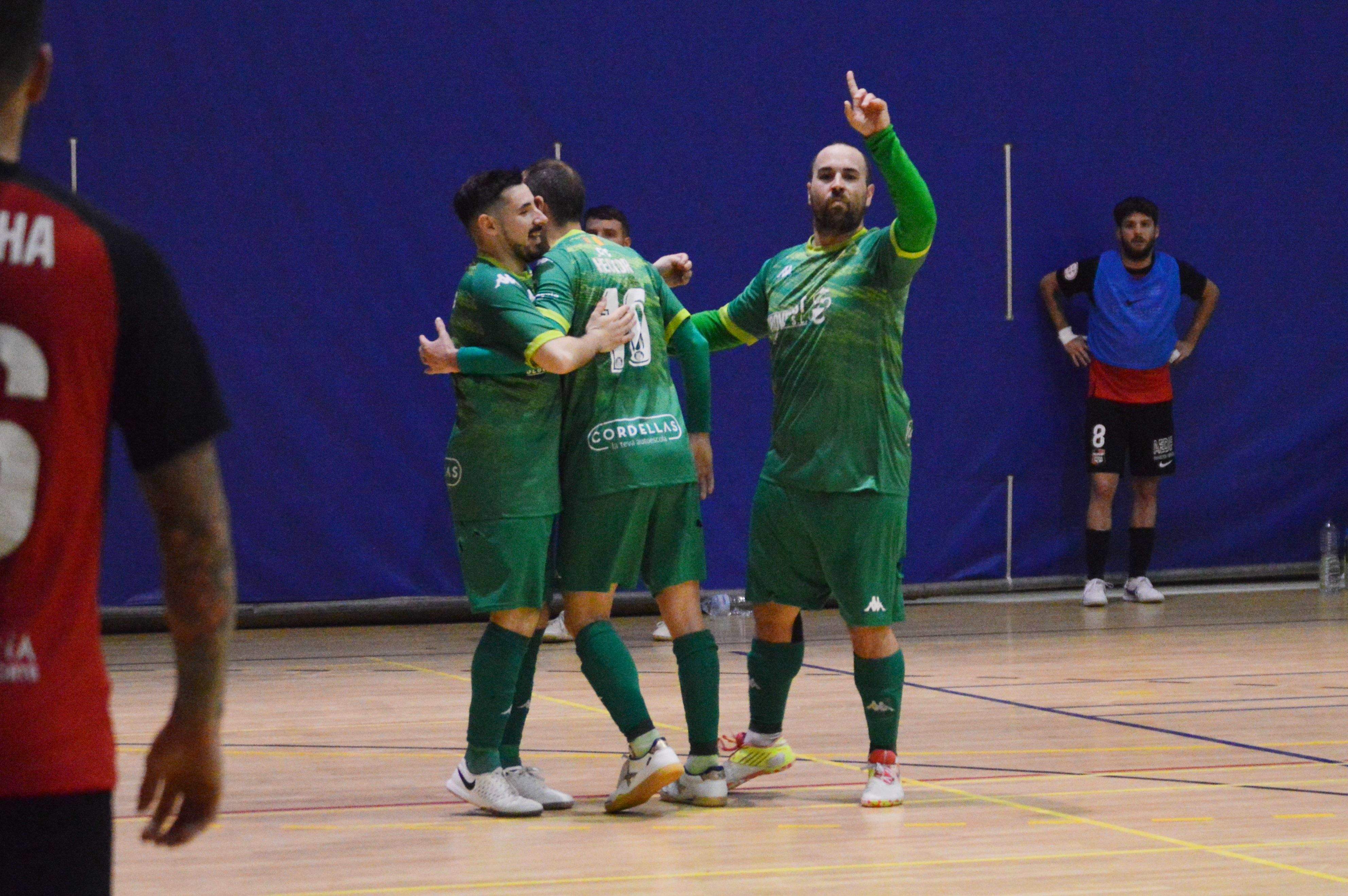 Amores, Albadalejo i Busquets del Cerdanyola FC de futsal celebrant el 3-2. FOTO: Nora MO