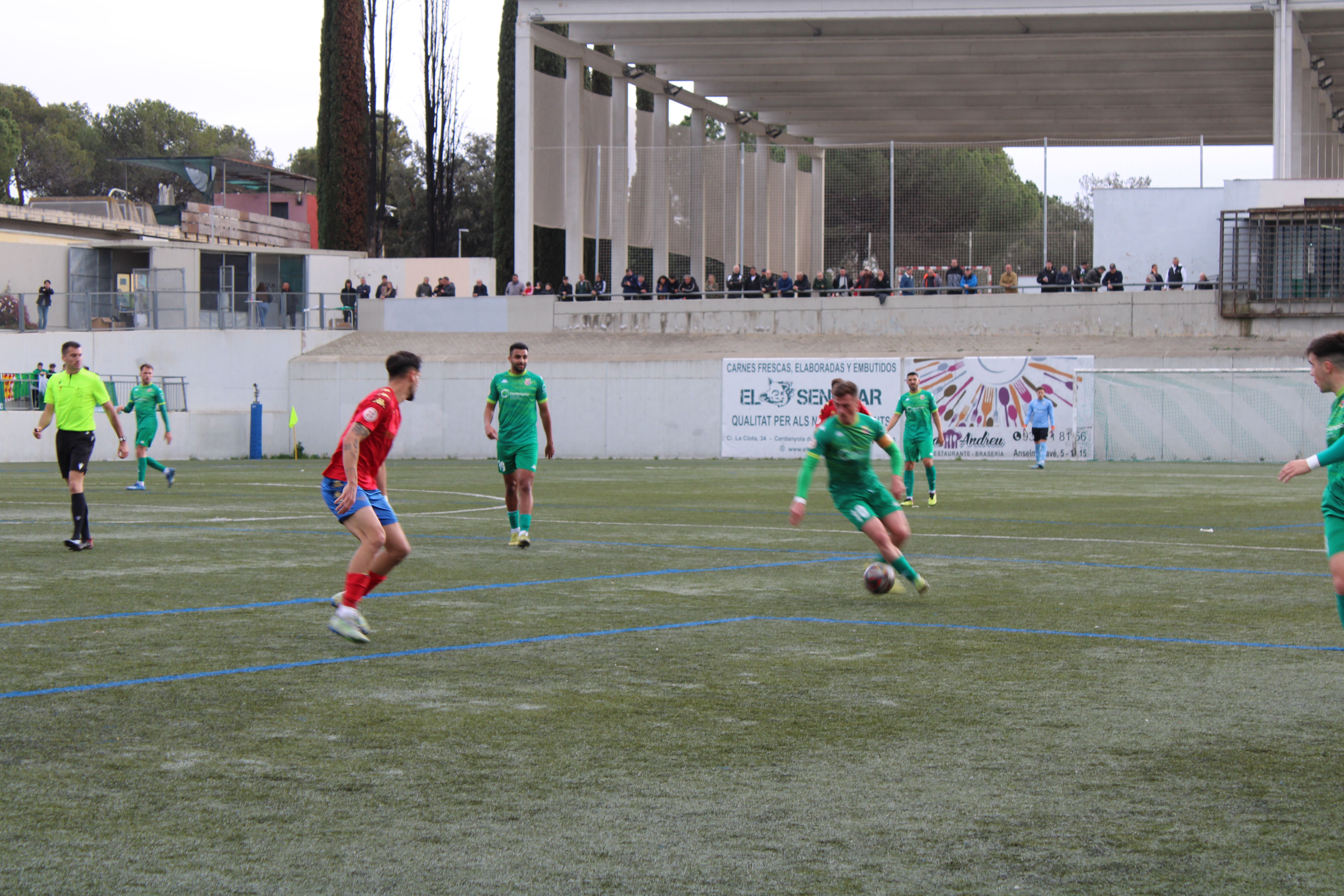 Partit entre el Cerdanyola i l'Atlético Saguntino. FOTO: Guillem Barrera Partit entre el Cerdanyola i l'Atlético Saguntino. FOTO: Guillem Barrera