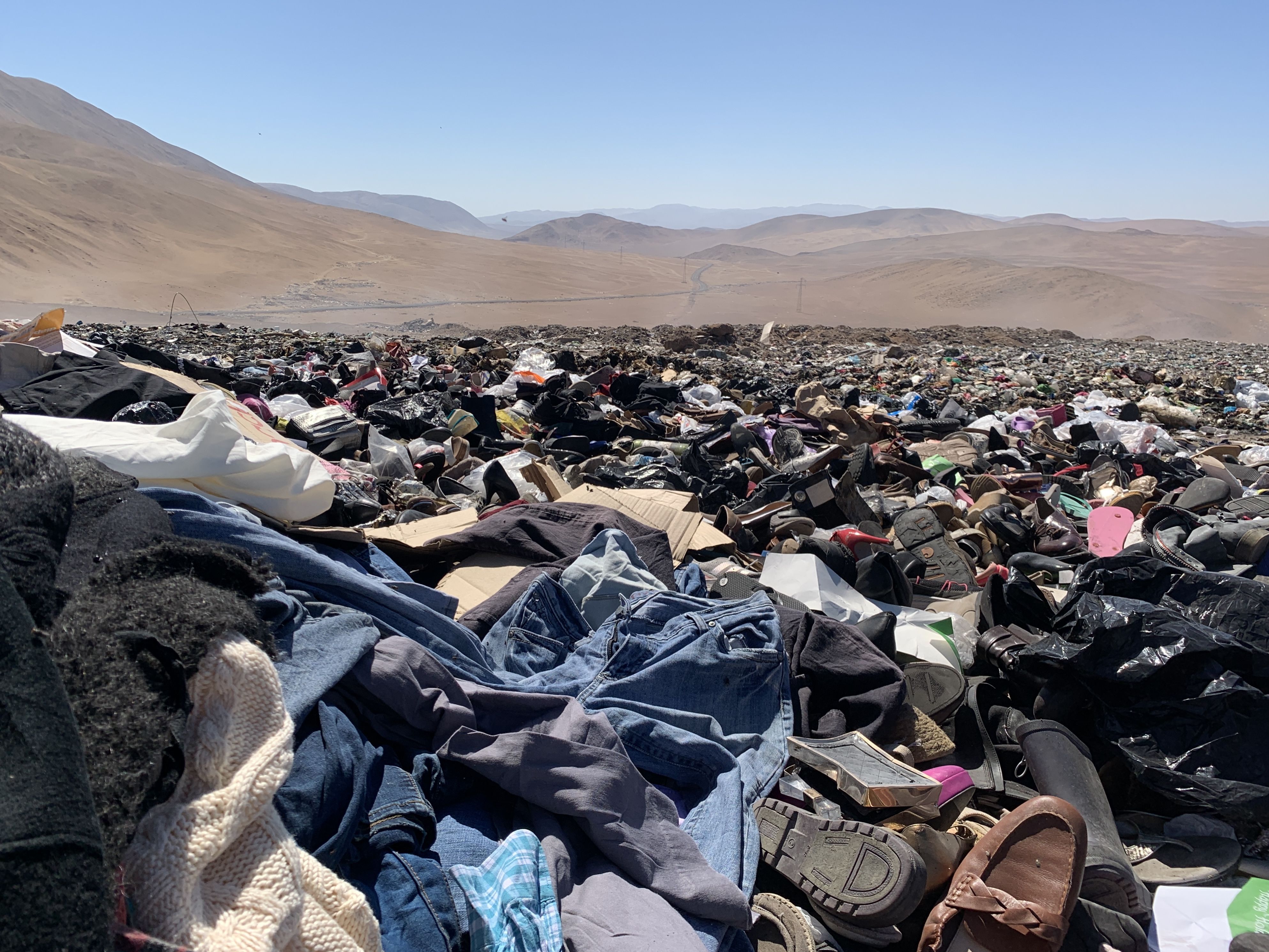 Abocador il·lecal de roba al Desert d'Atacama (Xile). FOTO: Gemma Morell