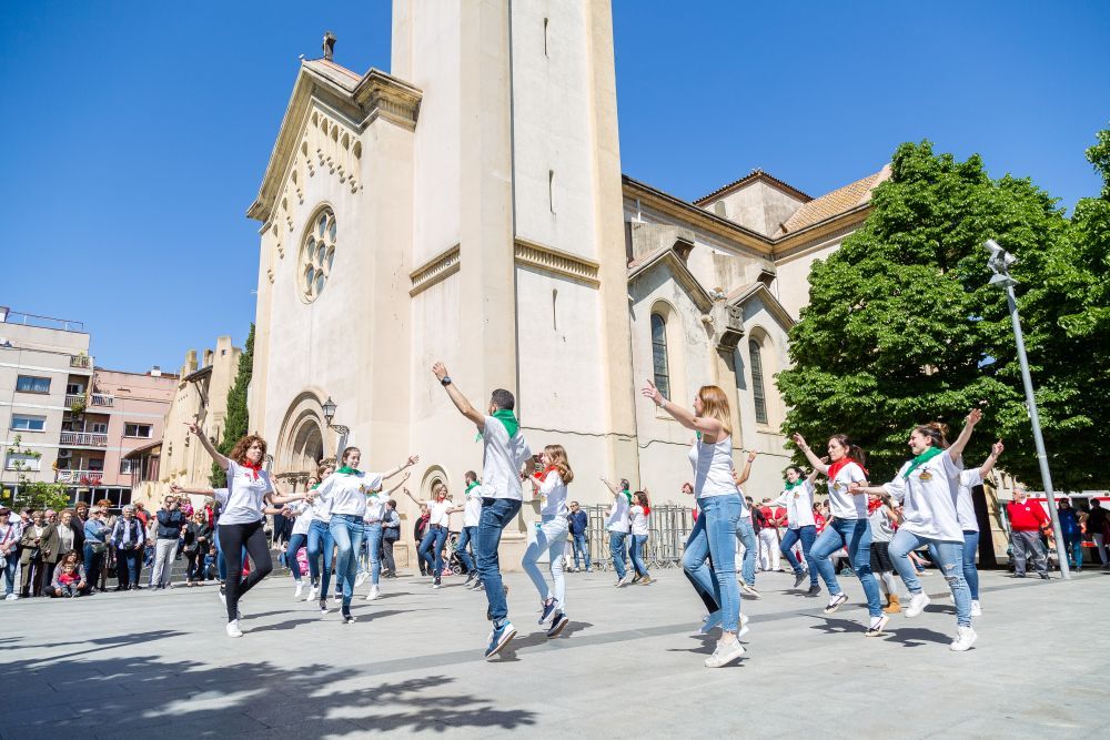 Ball de la Polca de Cerdanyola a la plaça de l'Abat Oliba. FOTO: Ajuntament de Cerdanyola Ball de la Polca de Cerdanyola a la plaça de l'Abat Oliba. FOTO: Ajuntament de Cerdanyola