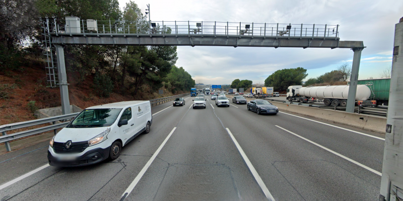 El radar tram en sentit Girona a l'AP-7 FOTO: Google Street View