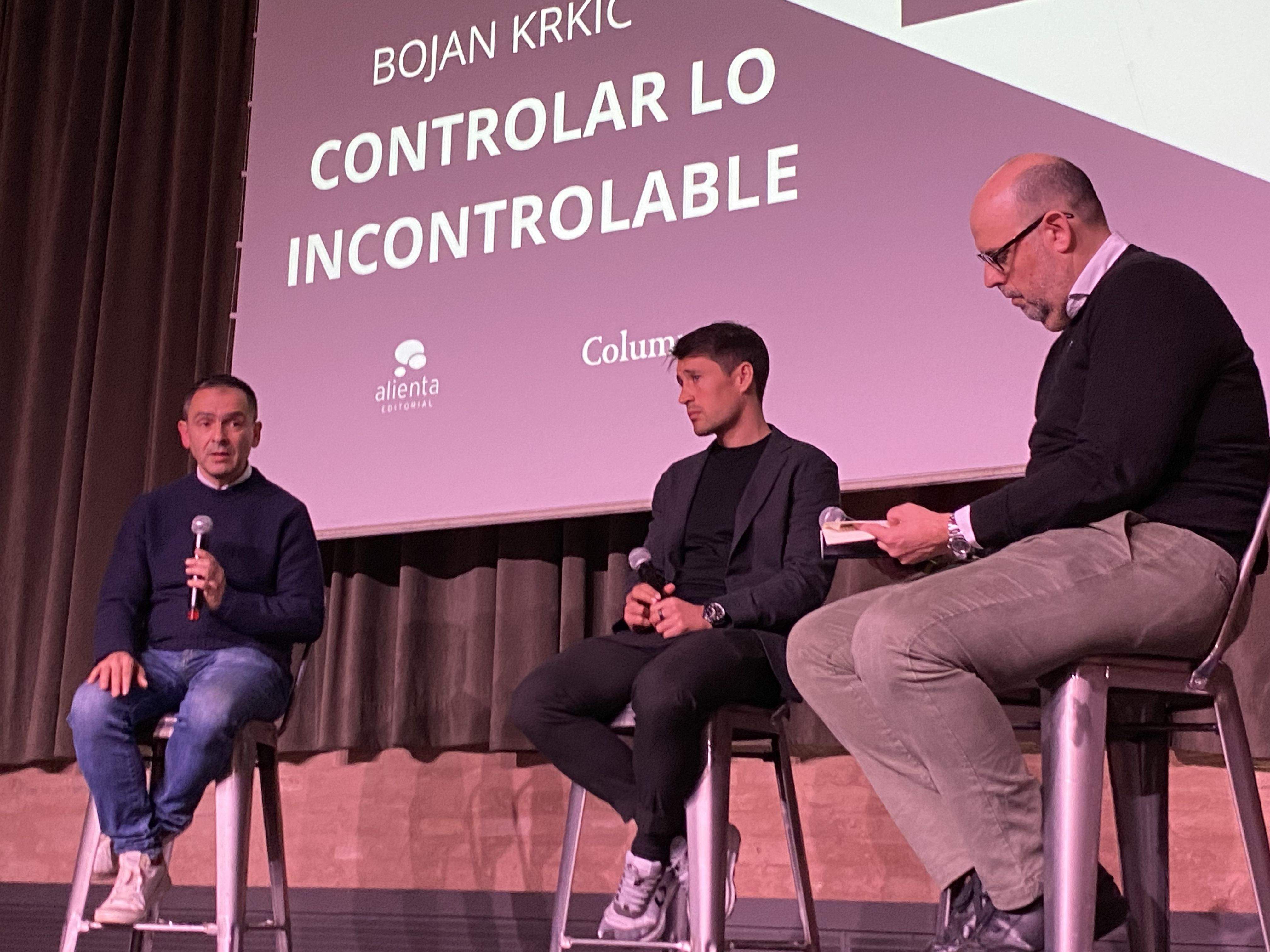 Bojan Krkić i el cerdanyolenc Marcos López presenten el llibre "Controlar Lo Incontrolable". FOTO: Cedida