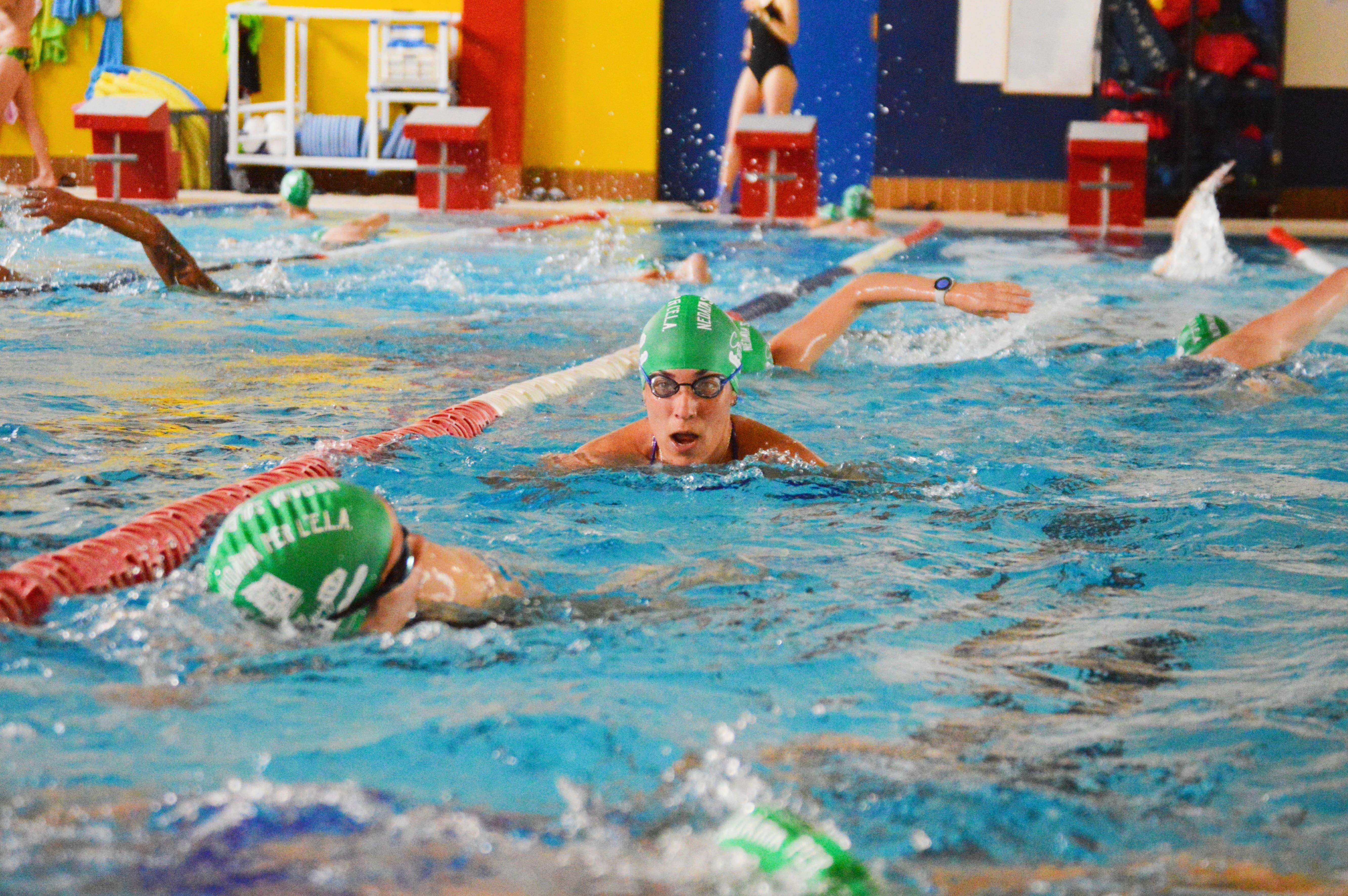 Nedada Solidària per l'ELA. FOTO: Nora MO