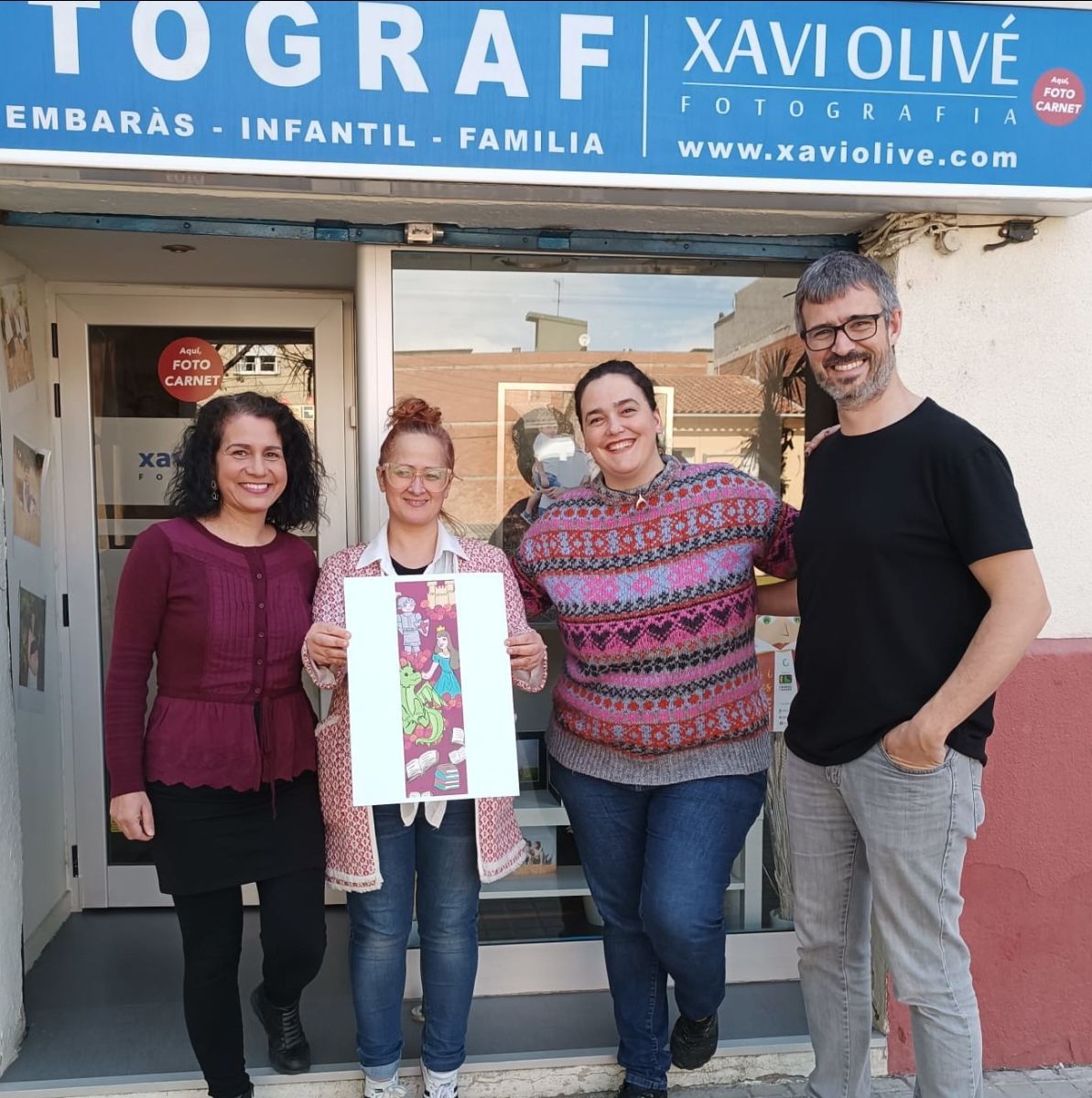 Imatge del jurat i la guanyadora del concurs, Irma Sävstrom. FOTO: Cerdanyola Comerç i Serveis