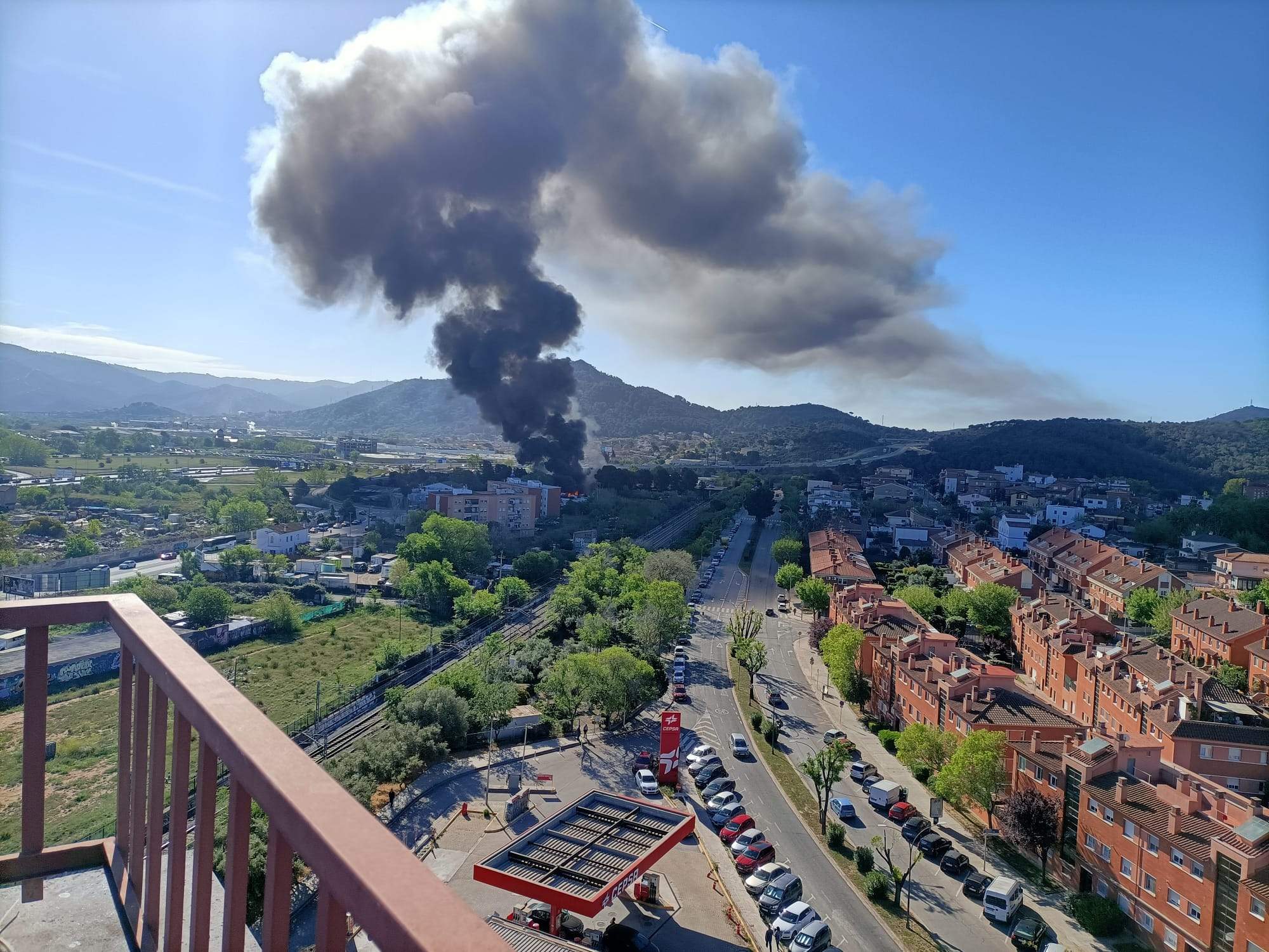 Imatge de l'incendi entre Cerdanyola i Montcada. FOTO: Cedida Imatge de l'incendi entre Cerdanyola i Montcada. FOTO: Cedida