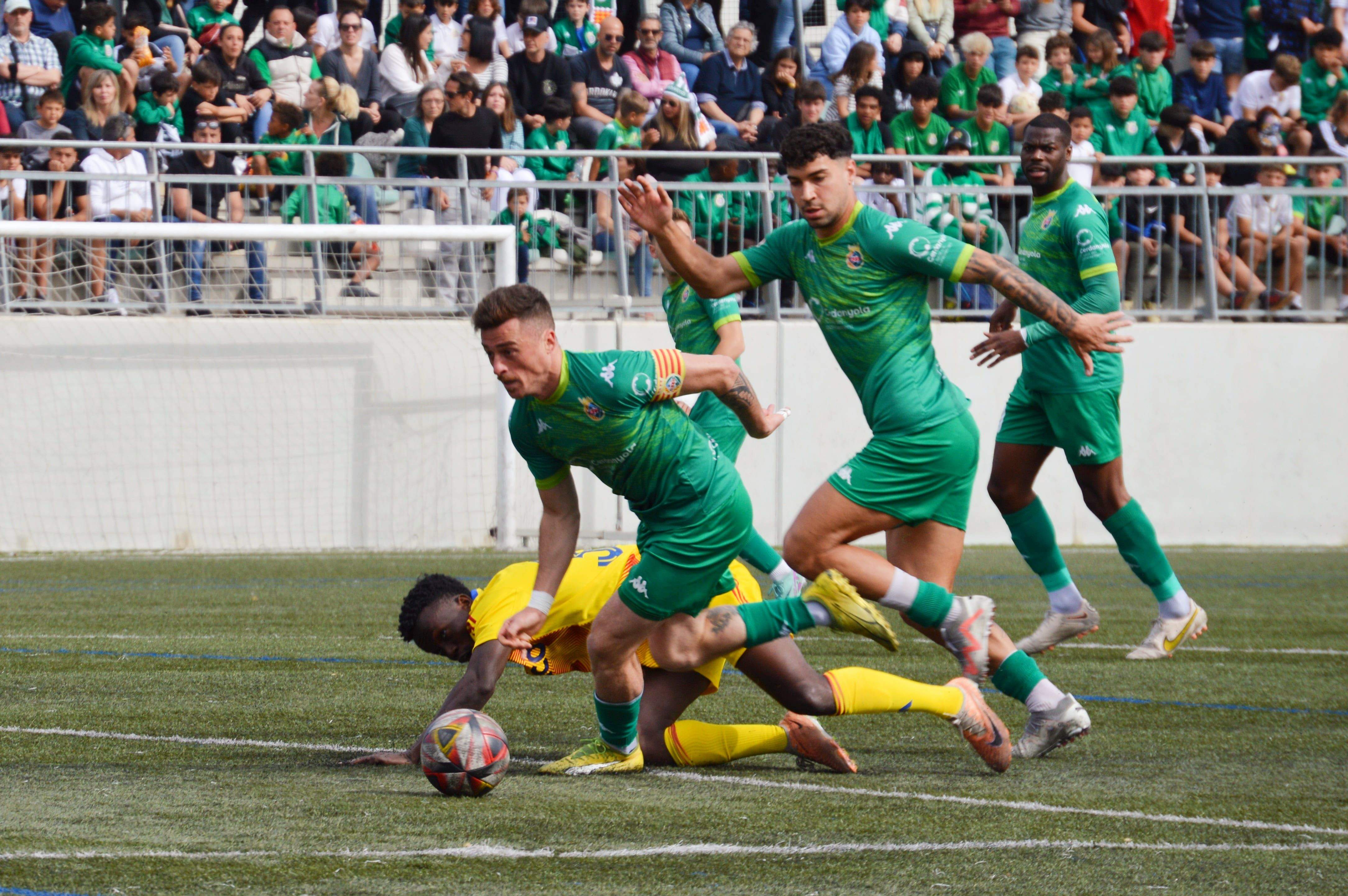 El Cerdanyola FC davant del Lleida a Fontetes. FOTO: Nora MO El Cerdanyola FC davant del Lleida a Fontetes. FOTO: Nora MO