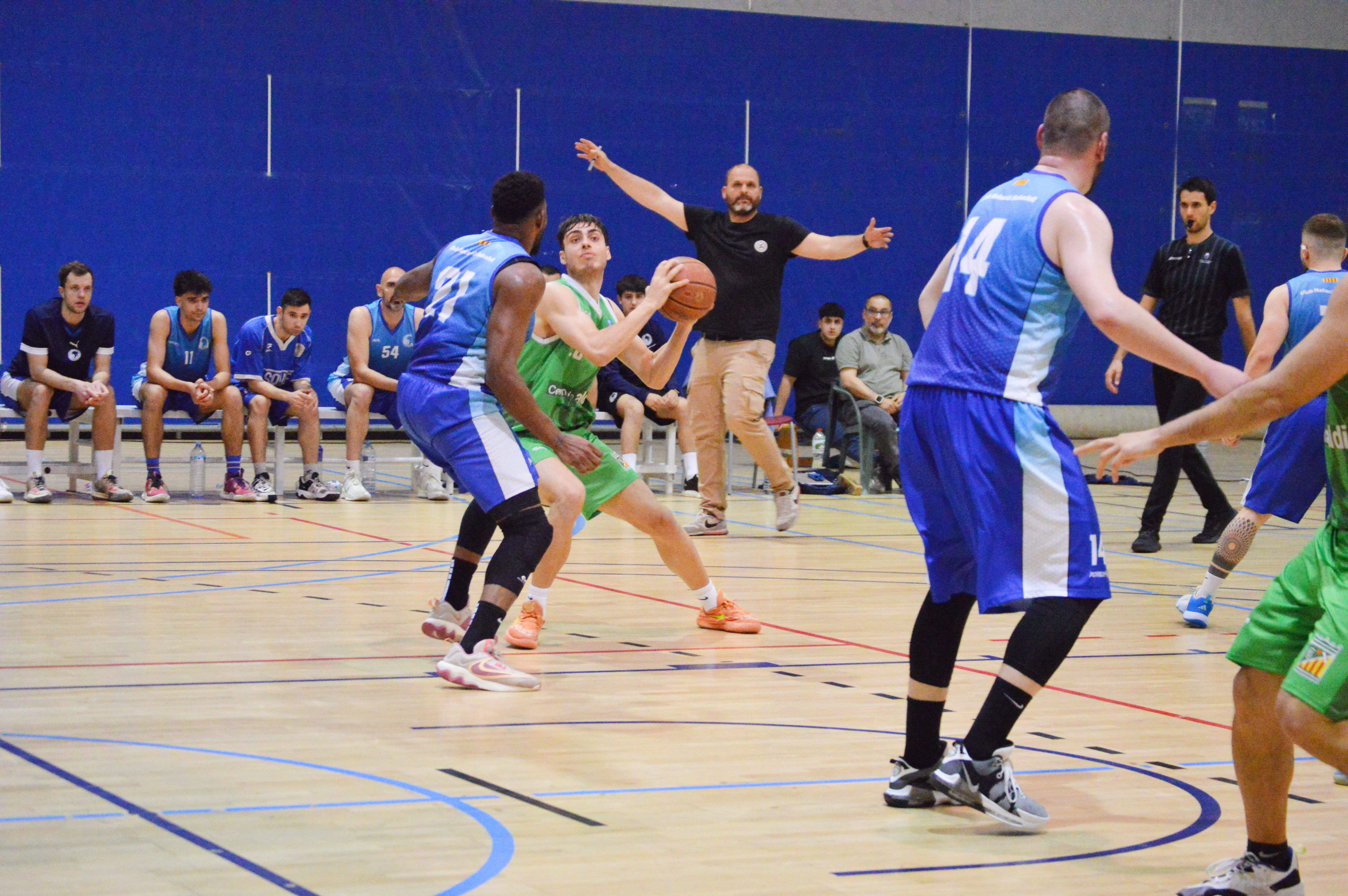 El CB Cerdanyola en un partit a Guiera. FOTO: Nora MO