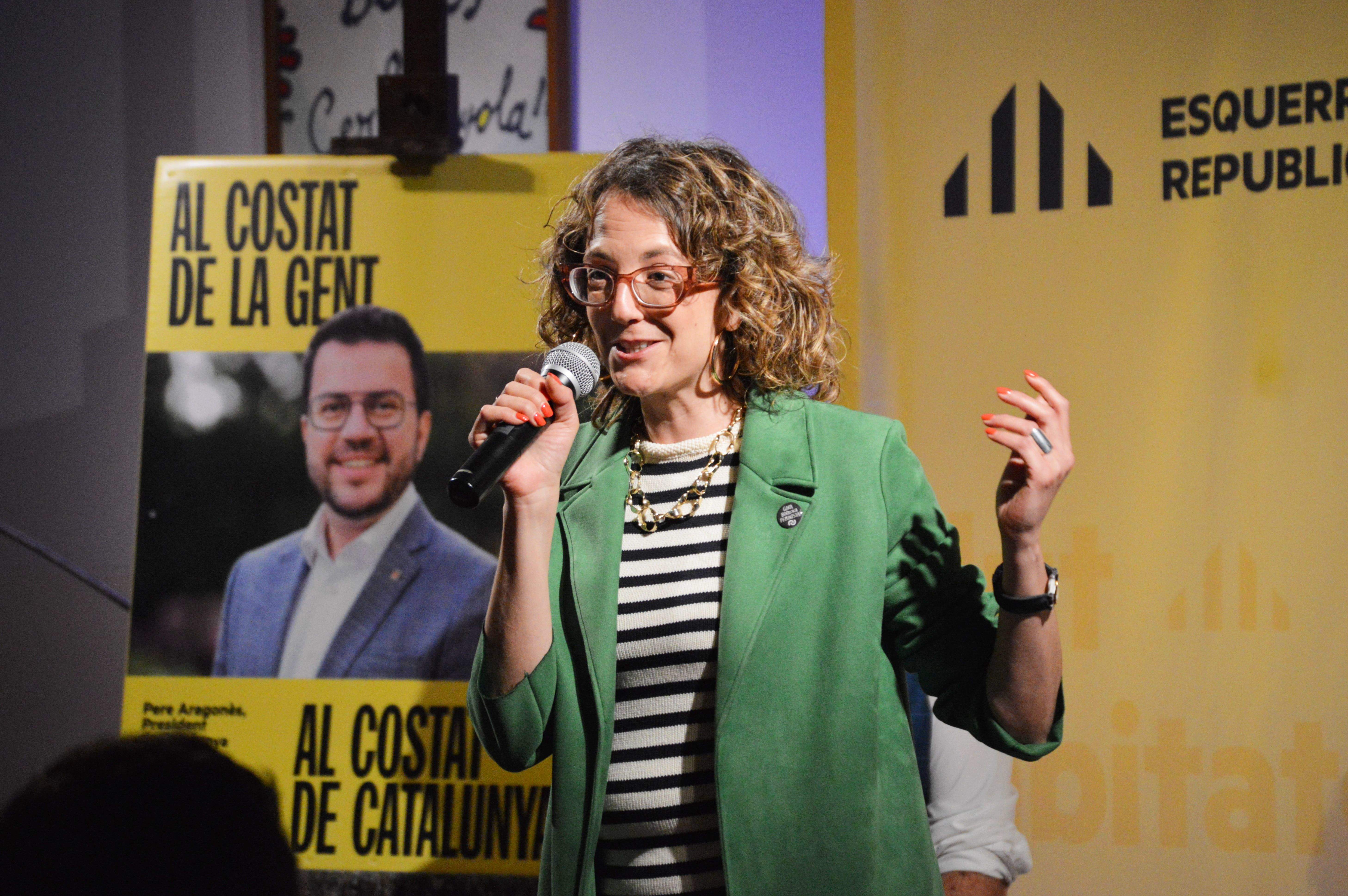 Tània Verge en campanya per ERC a Cerdanyola. FOTO: Nora MO