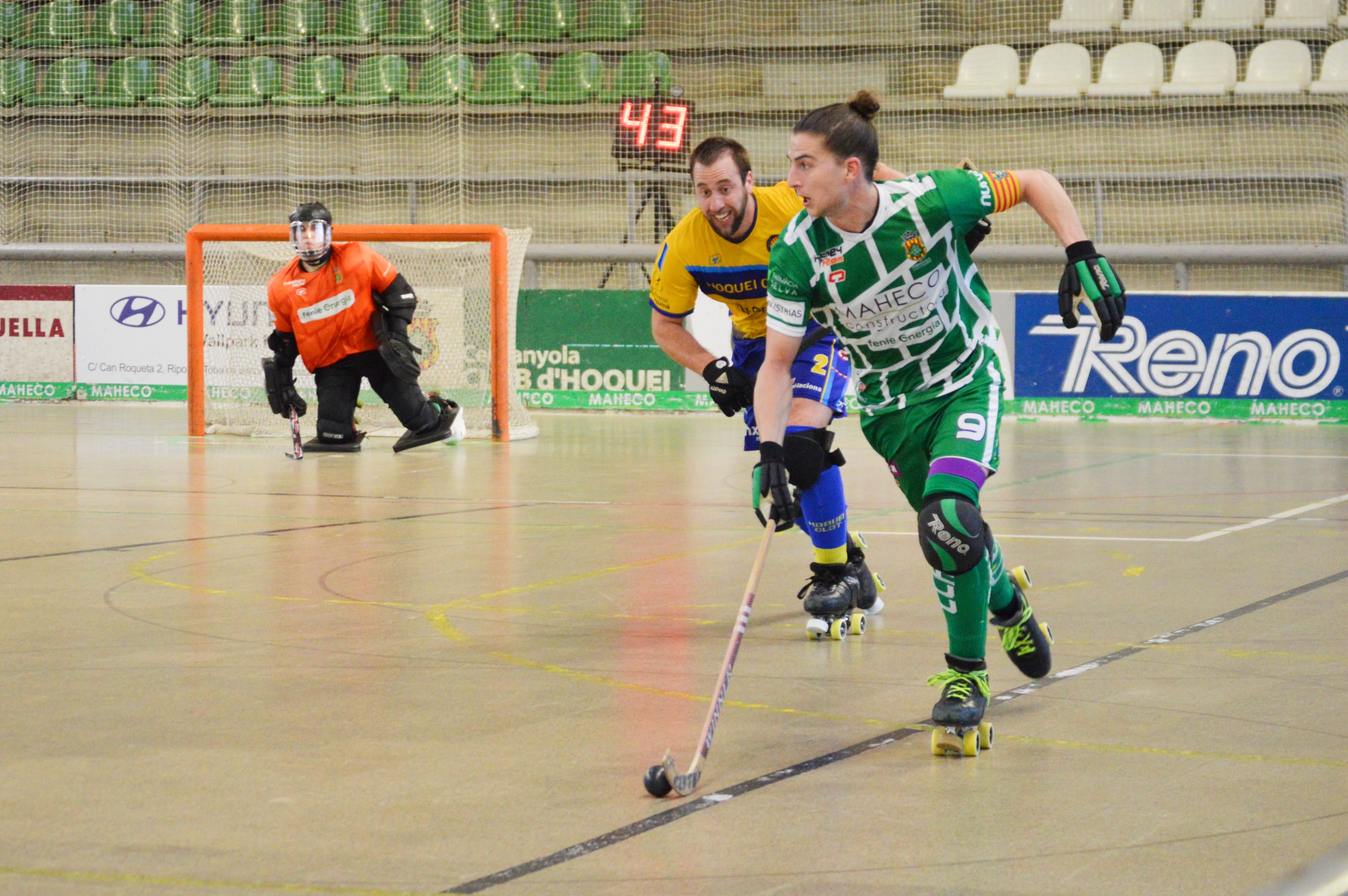 El Cerdanyola Club d'Hoquei en un partit d'Ok Liga Plata contra el CH Olot. FOTO: Nora MO El Cerdanyola Club d'Hoquei en un partit d'Ok Liga Plata contra el CH Olot. FOTO: Nora MO
