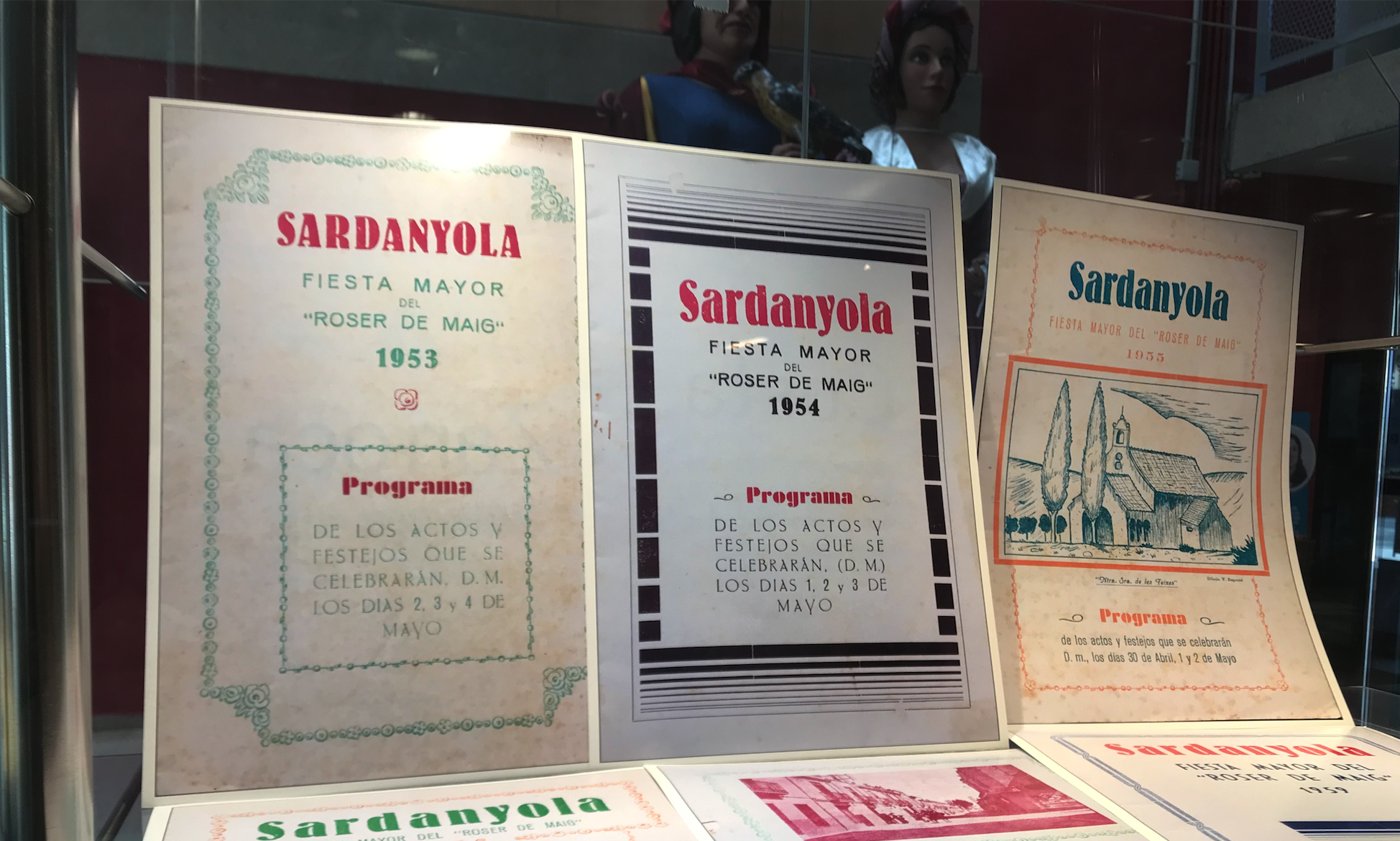 Cartells de la Festa Major del Roser de Maig als anys 50. FOTO: Guillem Barrera