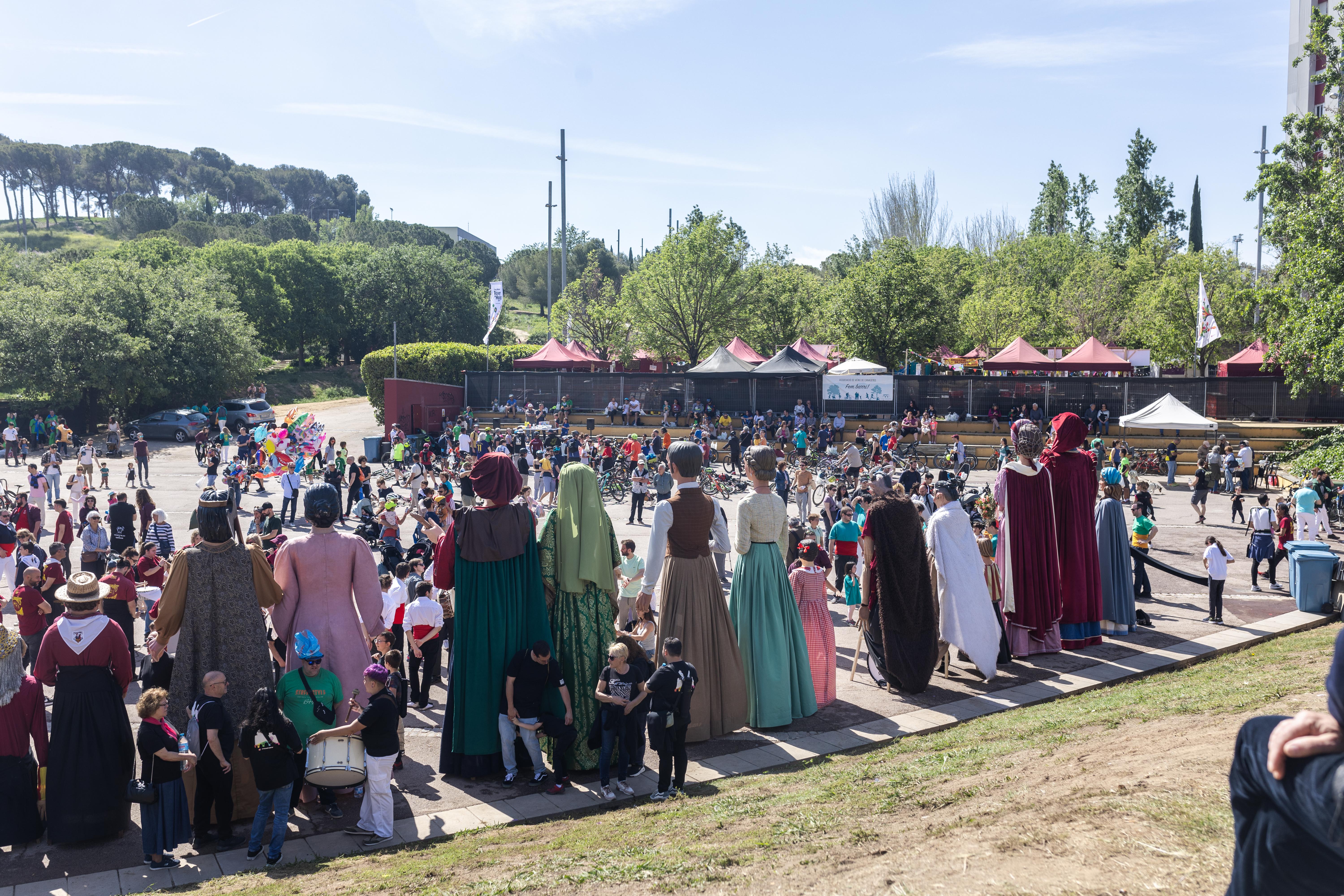 Cercavila de gegants al Roser de Maig. FOTO: Arnau Padilla