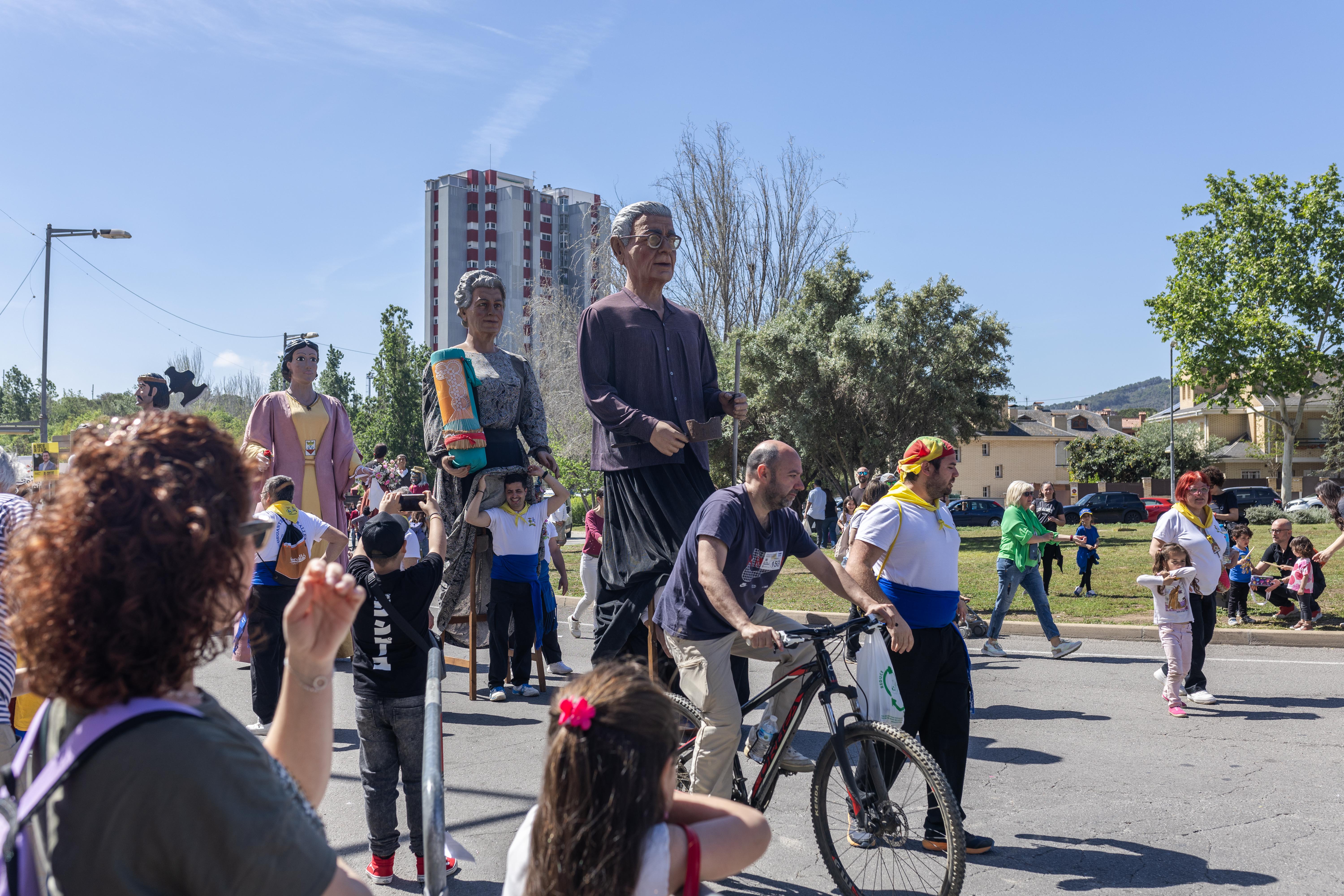 Cercavila de gegants al Roser de Maig. FOTO: Arnau Padilla