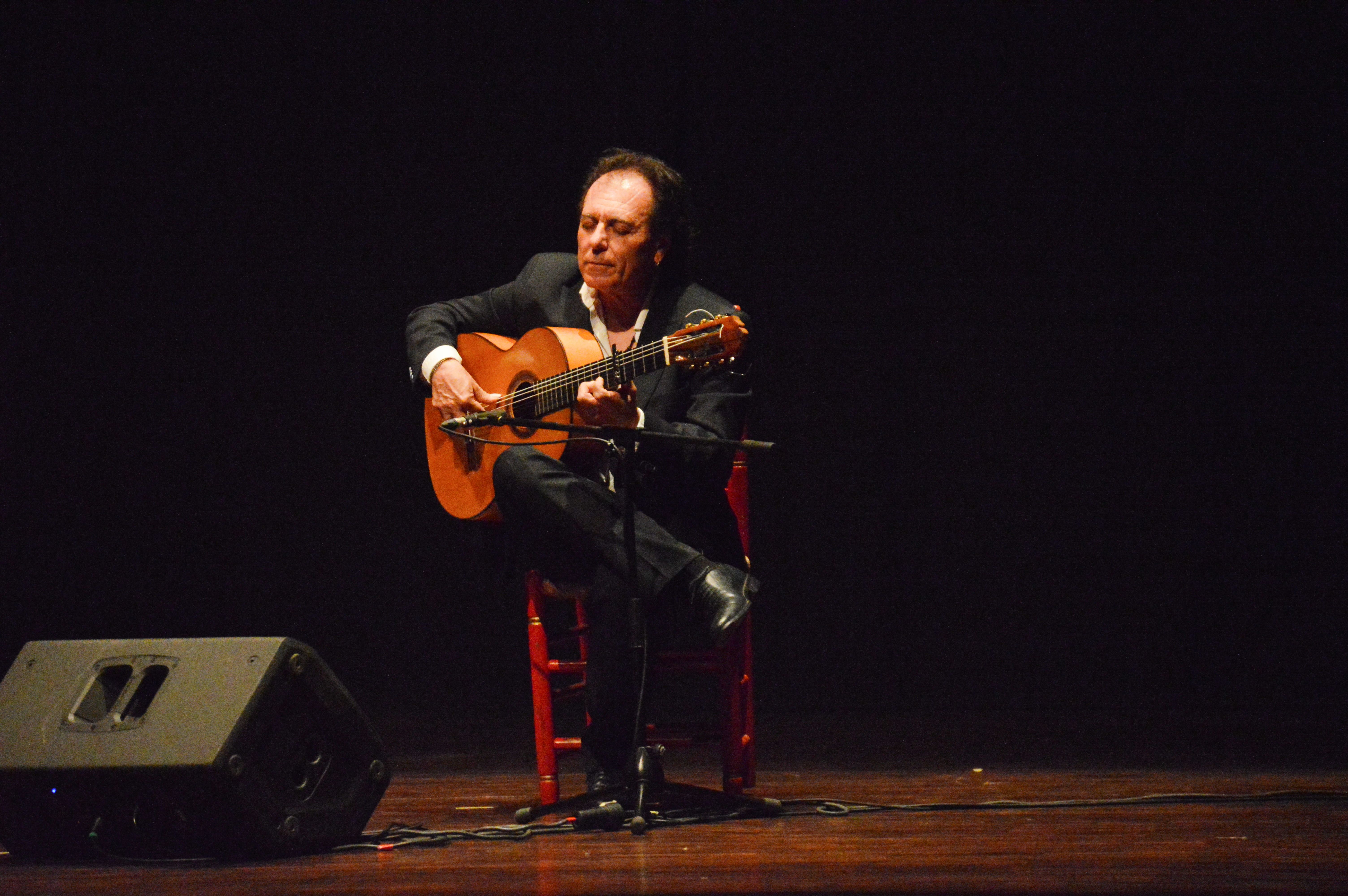 Antonio Carrión a la 37a Noche del Cante Jondo de la Casa de Andalucía. FOTO: Nora MO Antonio Carrión a la 37a Noche del Cante Jondo de la Casa de Andalucía. FOTO: Nora MO