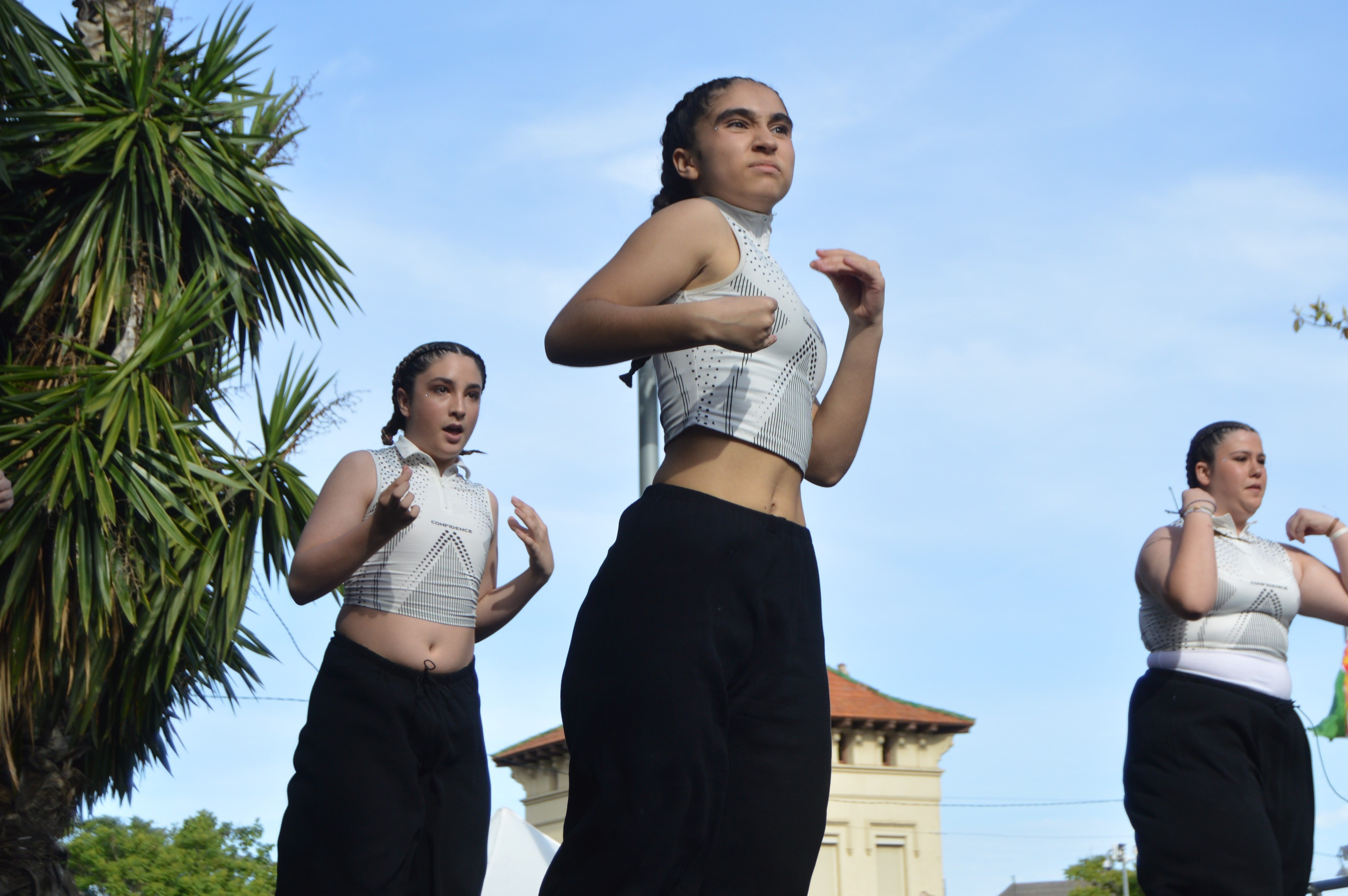 Les escoles de Cerdanyola ballen per la 23 edició del Dia Internacional de la Dansa. FOTO: Nora MO