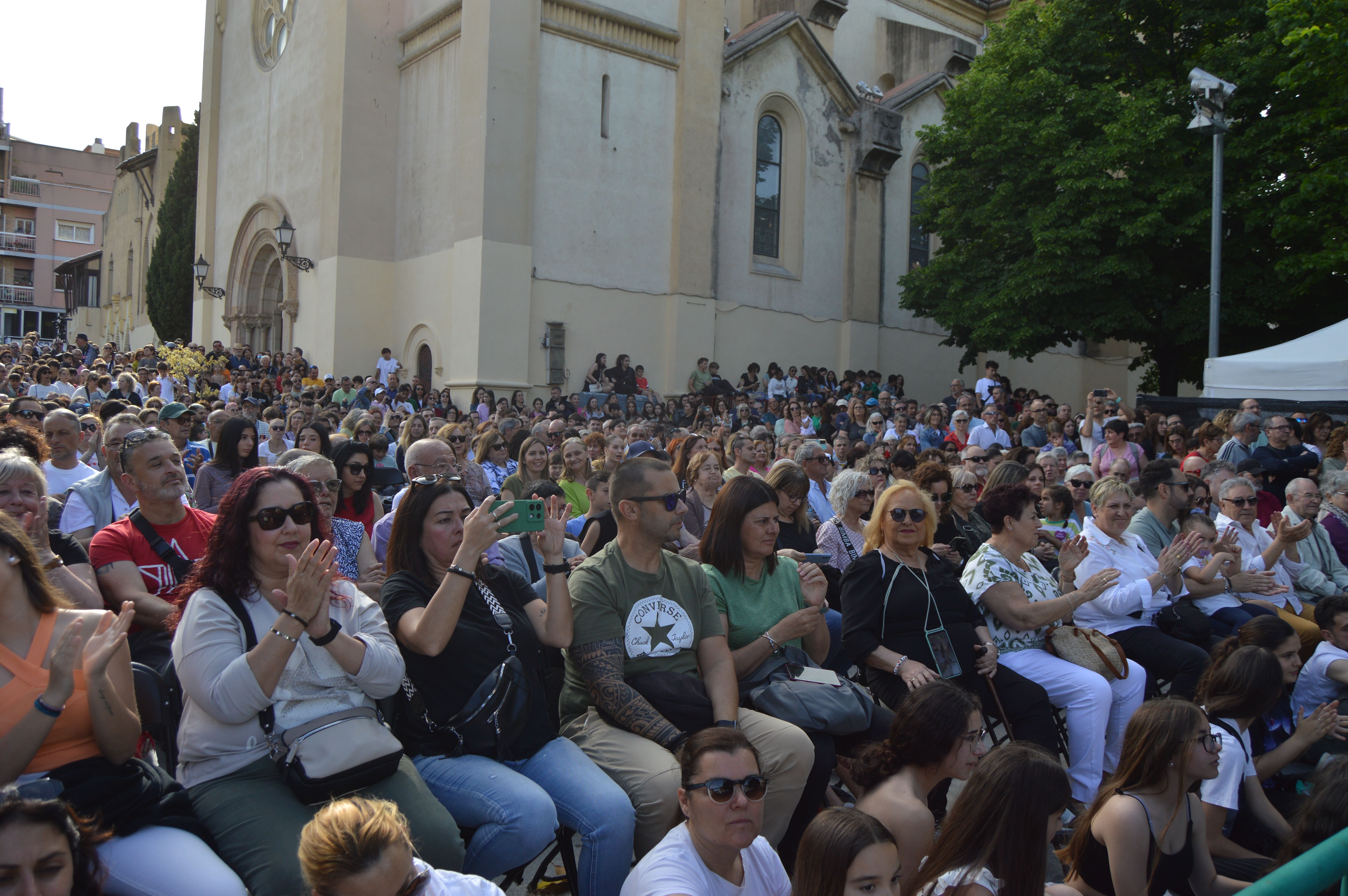 Les escoles de Cerdanyola ballen per la 23 edició del Dia Internacional de la Dansa. FOTO: Nora MO