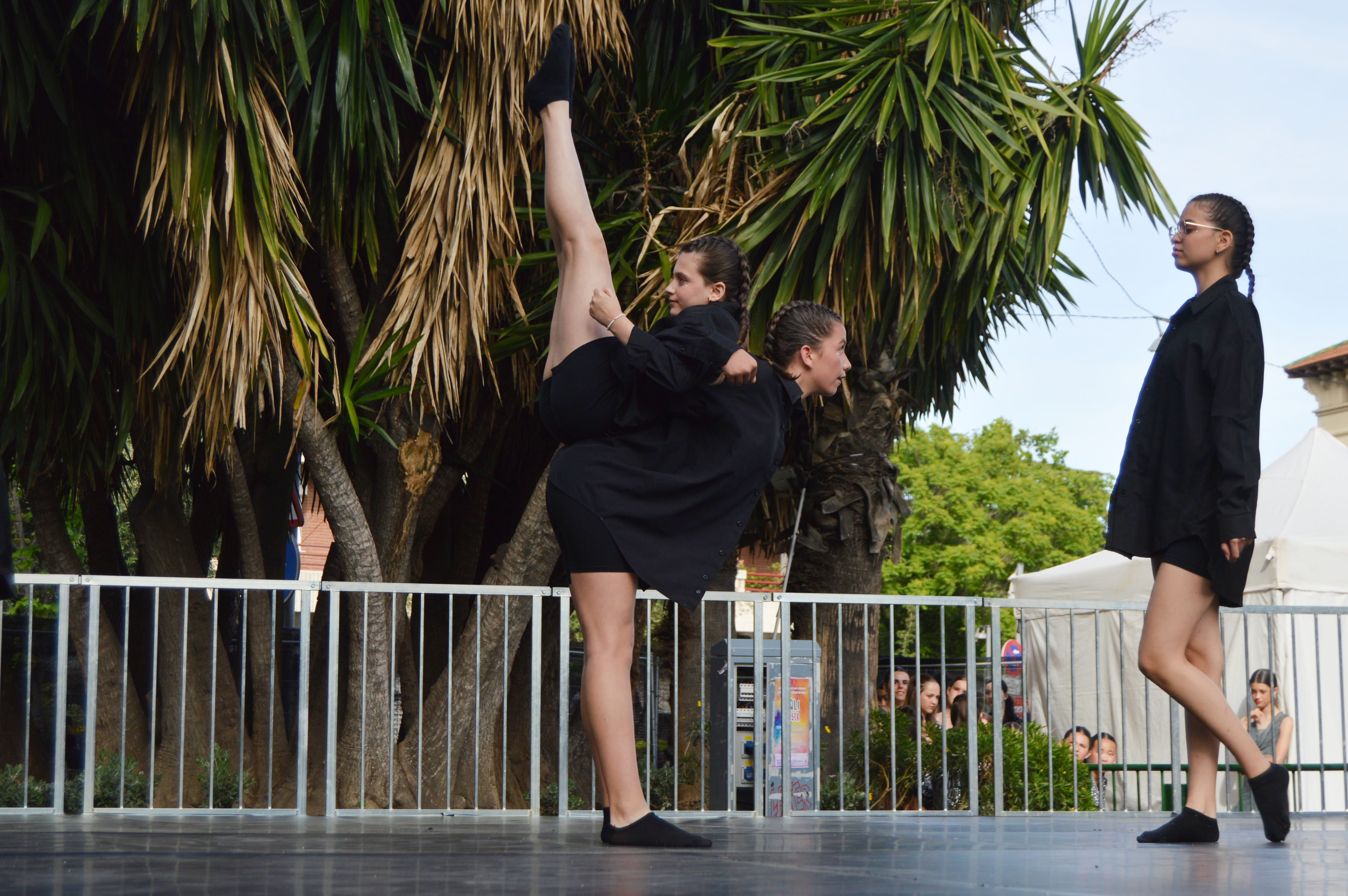 Les escoles de Cerdanyola ballen per la 23 edició del Dia Internacional de la Dansa. FOTO: Nora MO