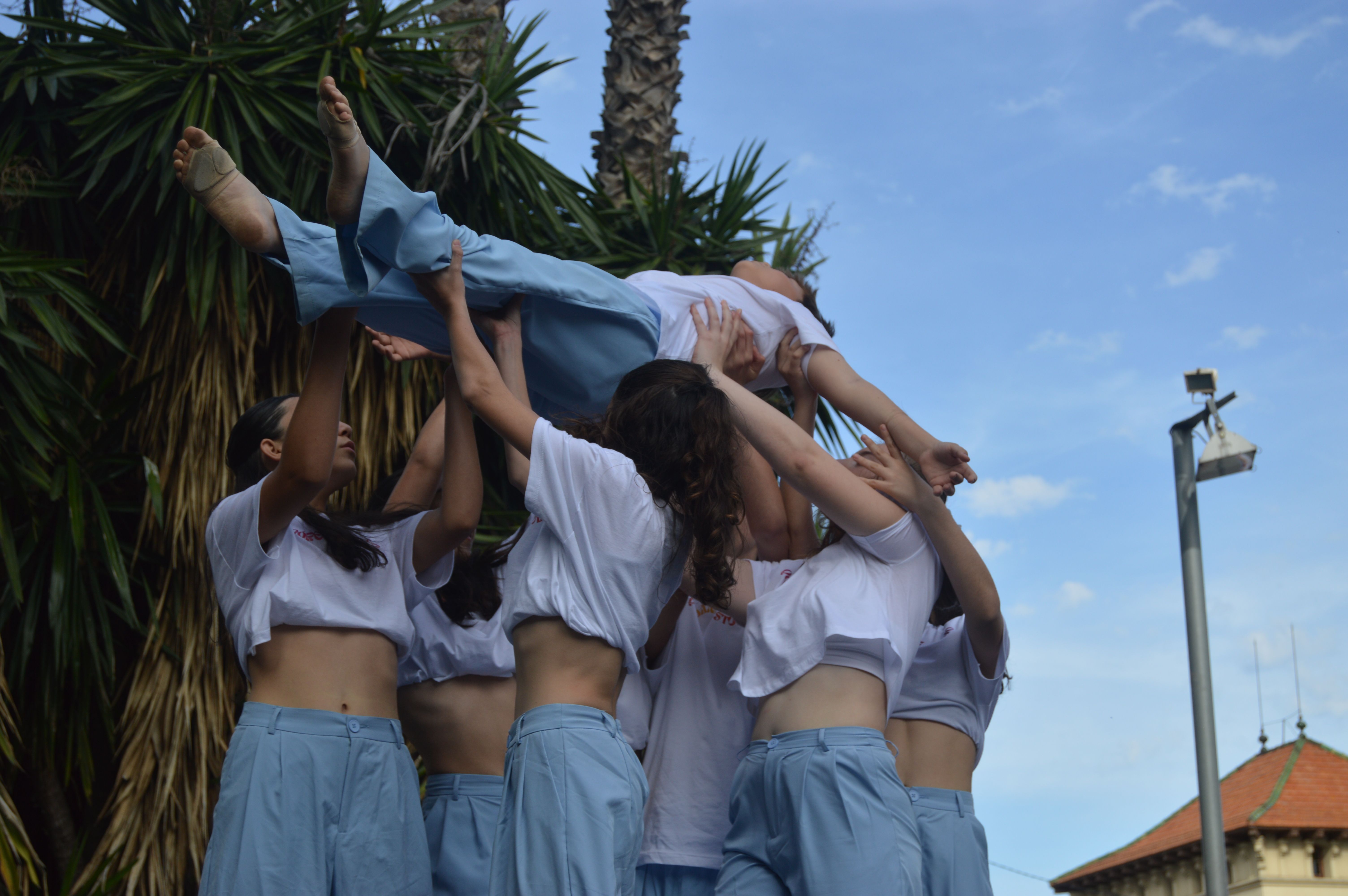 Les escoles de Cerdanyola ballen per la 23 edició del Dia Internacional de la Dansa. FOTO: Nora MO