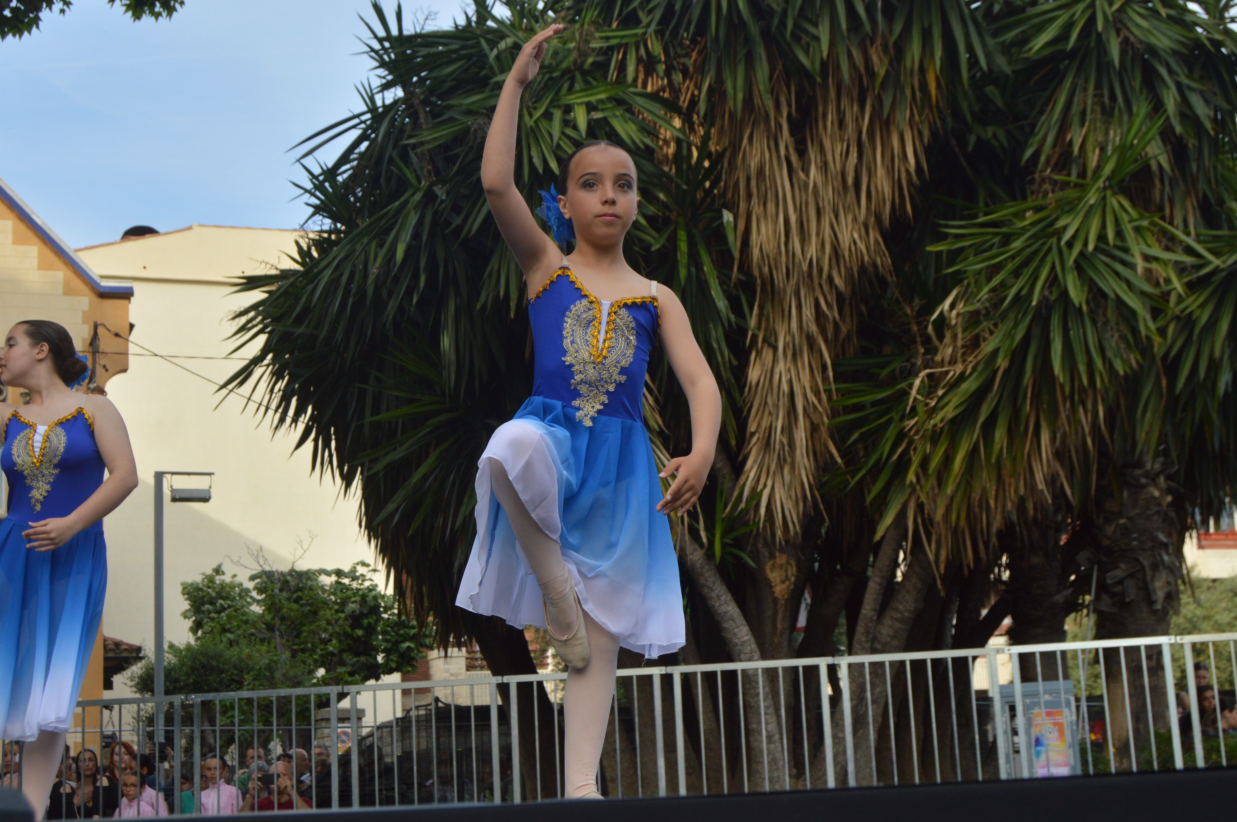Les escoles de Cerdanyola ballen per la 23 edició del Dia Internacional de la Dansa. FOTO: Nora MO