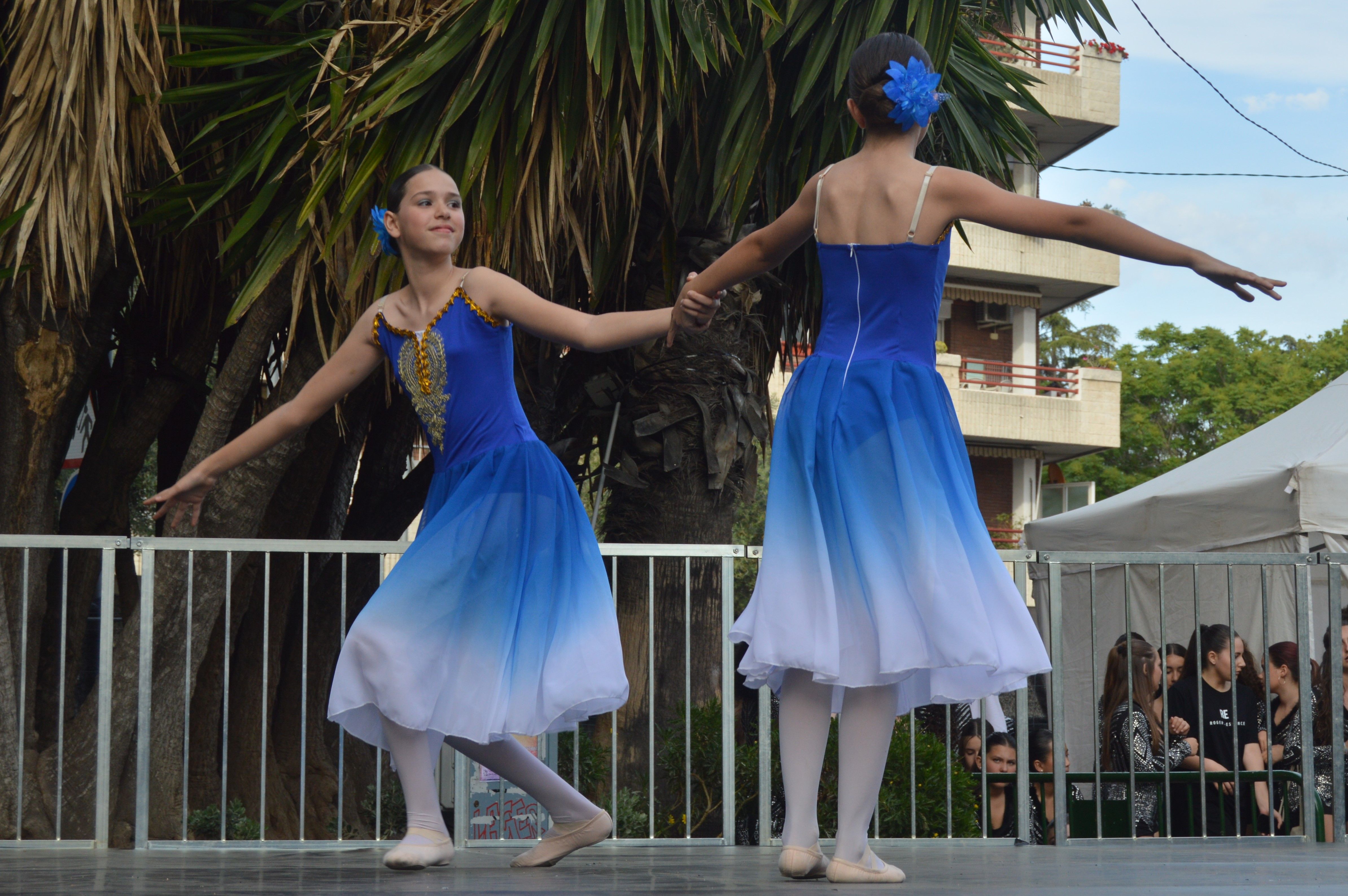 Les escoles de Cerdanyola ballen per la 23 edició del Dia Internacional de la Dansa. FOTO: Nora MO