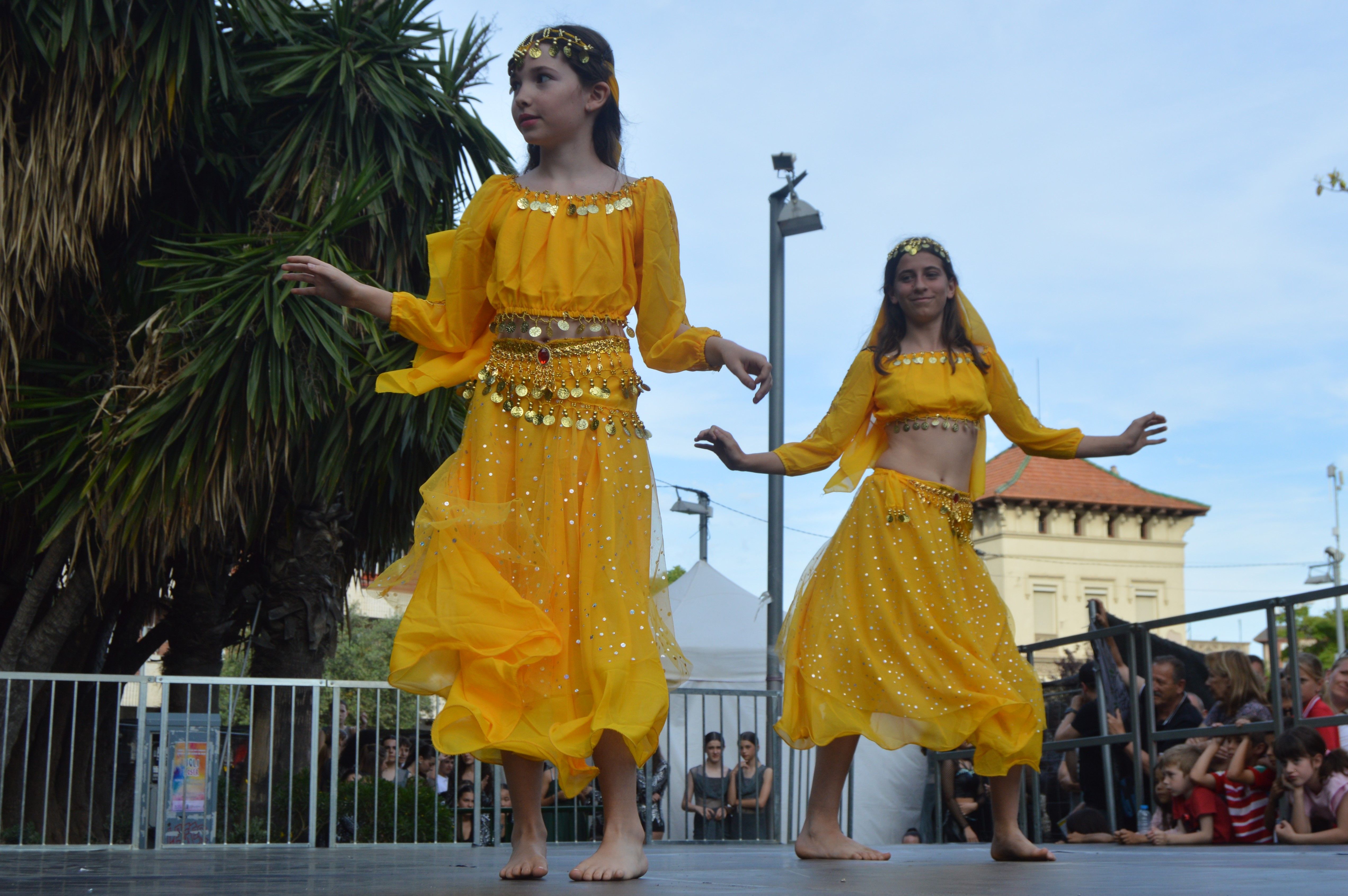Les escoles de Cerdanyola ballen per la 23 edició del Dia Internacional de la Dansa. FOTO: Nora MO