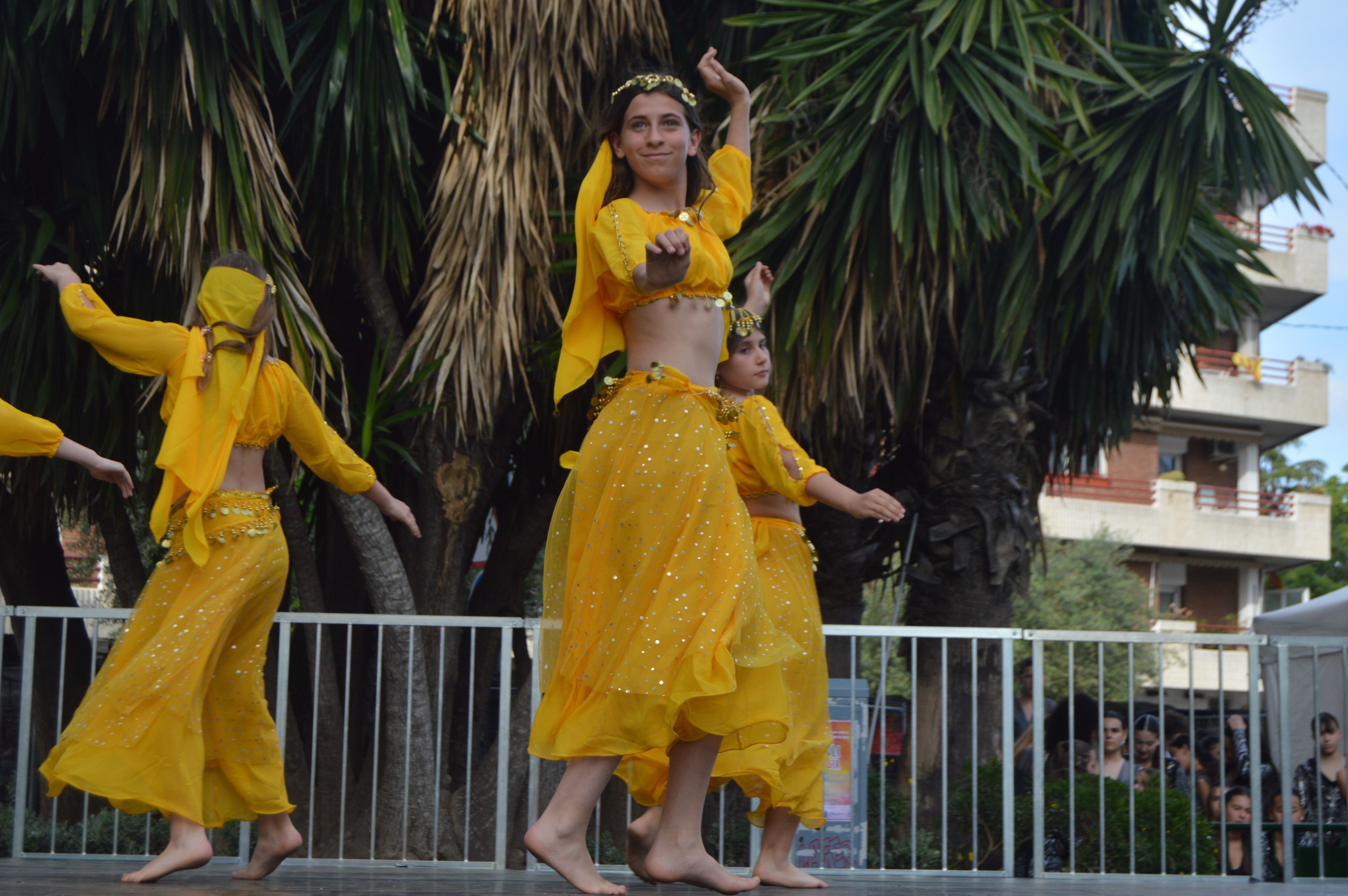 Les escoles de Cerdanyola ballen per la 23 edició del Dia Internacional de la Dansa. FOTO: Nora MO