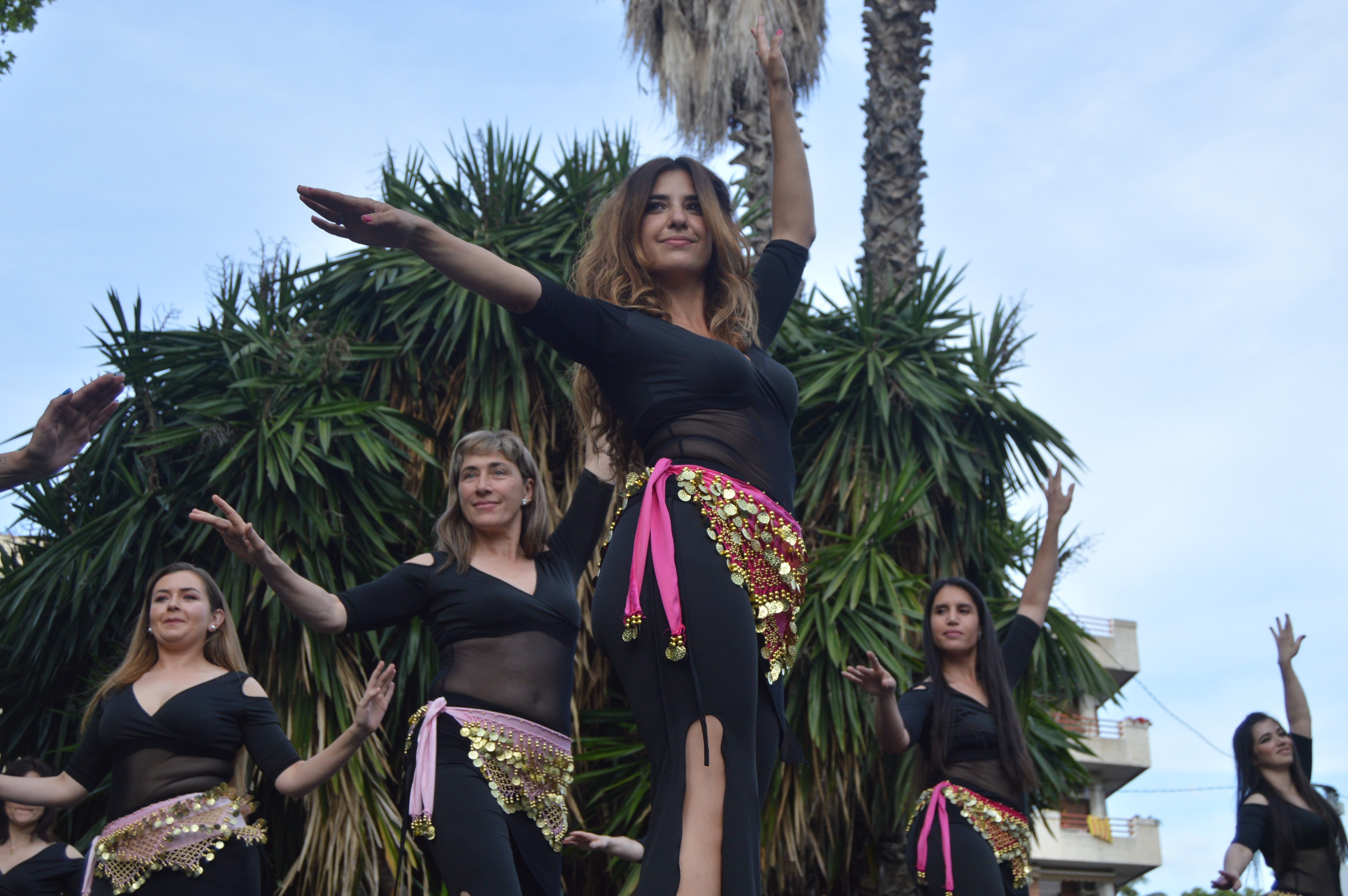 Les escoles de Cerdanyola ballen per la 23 edició del Dia Internacional de la Dansa. FOTO: Nora MO