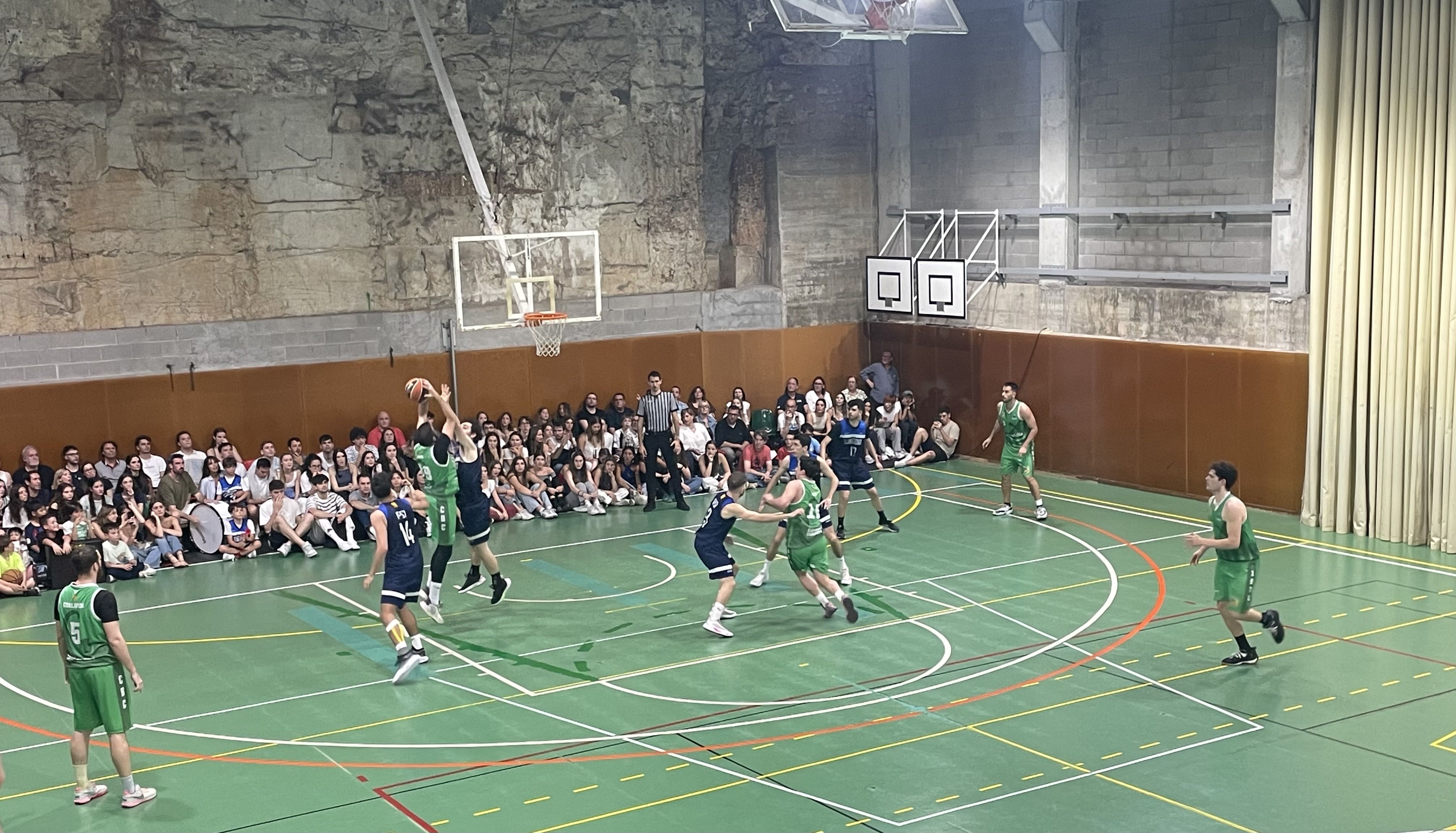 Partit entre l'IPSI i el Cerdanyola. FOTO: Adrià Montalbán