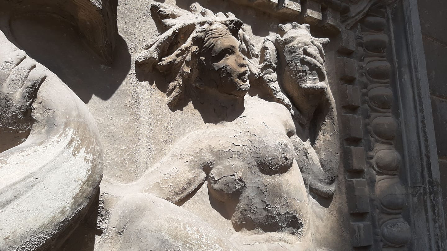 Les titànides d'Ismael Smith a la fàbrica Uralita. FOTO: Cedida