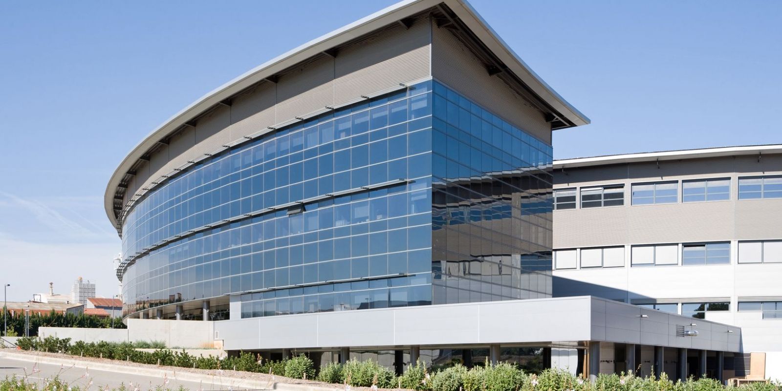 Exterior de l'edifici del Sincrotró ALBA. FOTO: Cedida