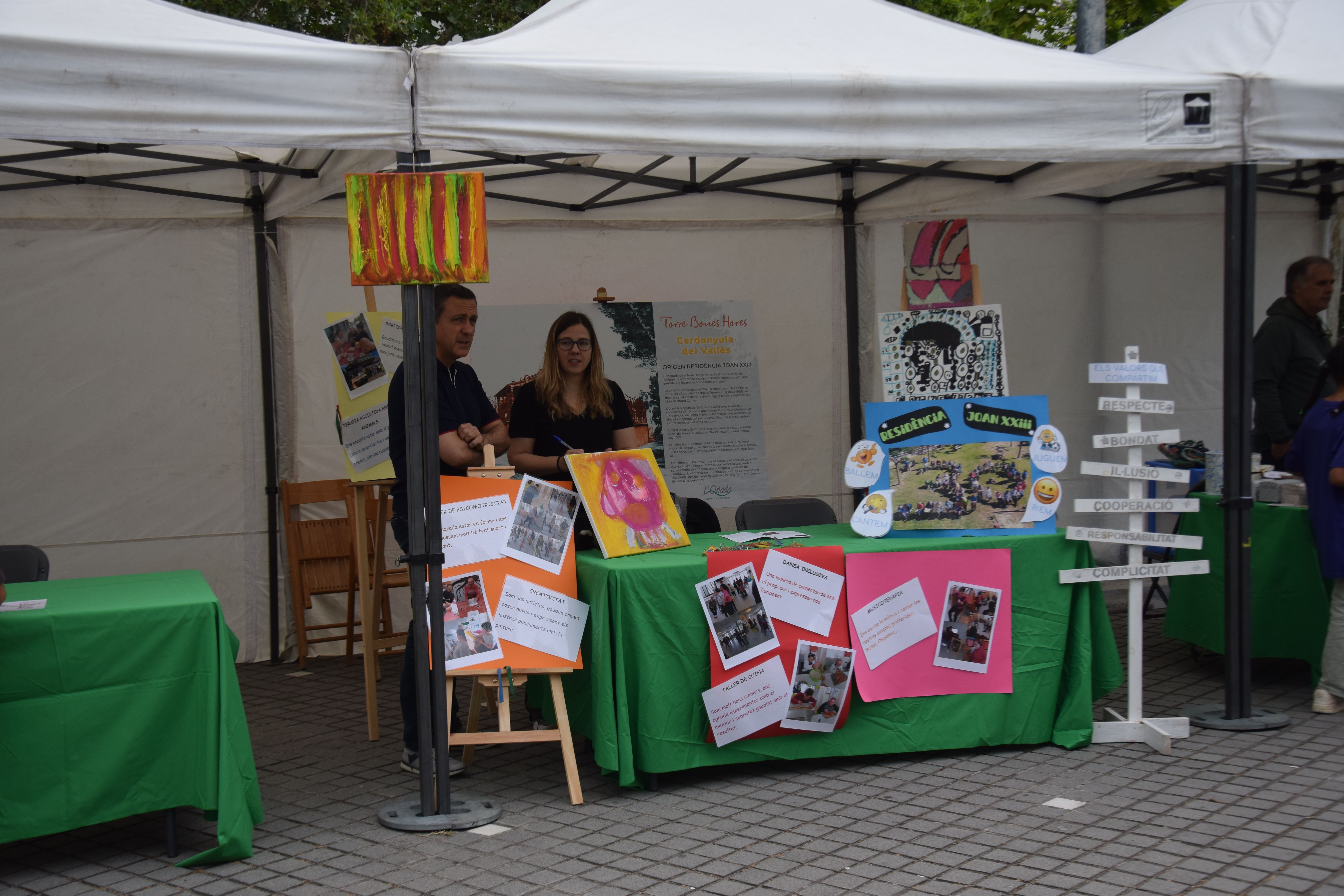 Els escolars cerdanyolencs tornen a celebrar el seu mercat per mostrar les seves cooperatives. FOTO: Marc Mata