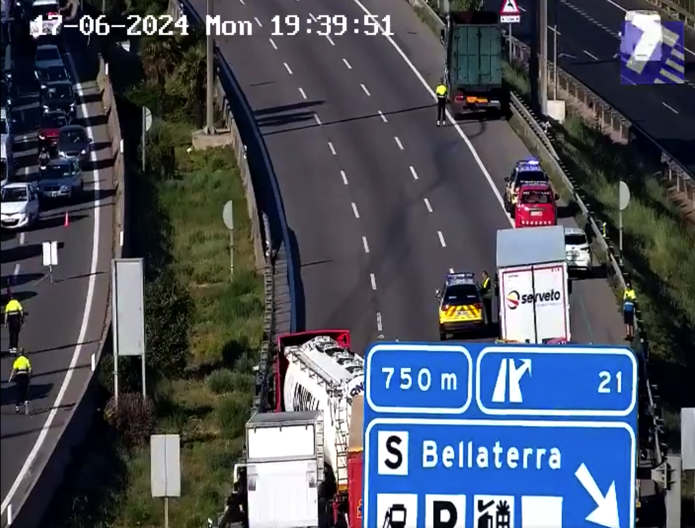 Accident a l'AP-7 a l'alçada de Cerdanyola. FOTO: Trànsit