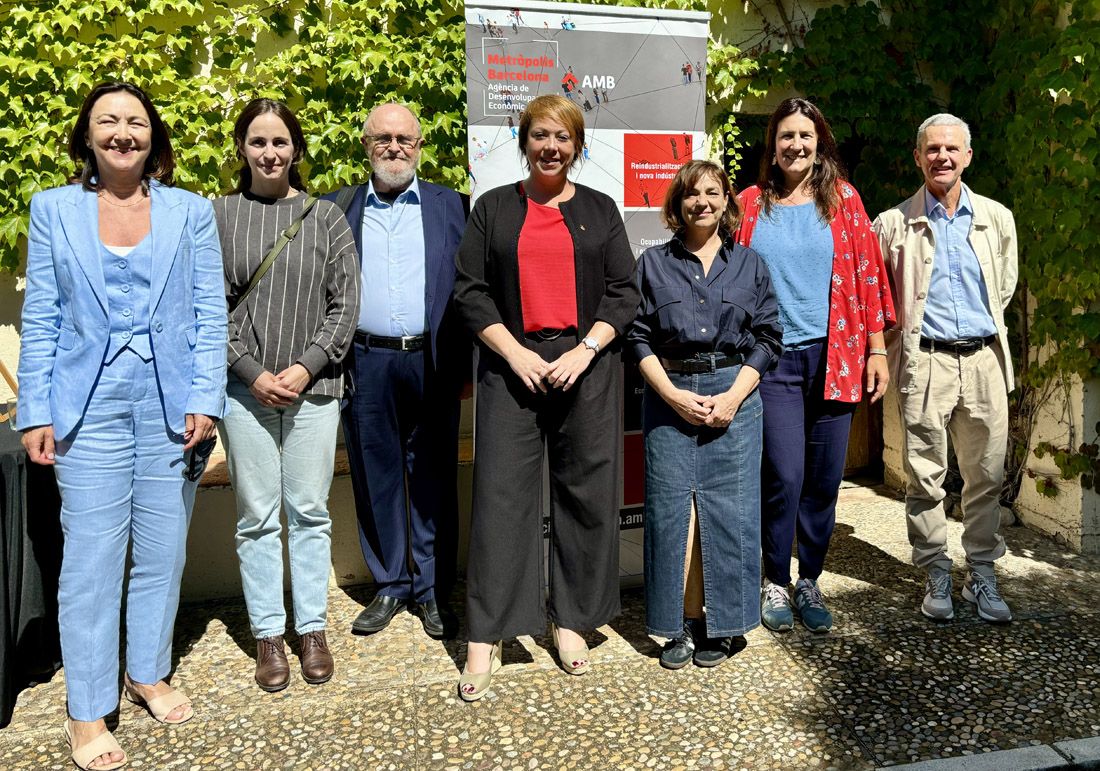 Elena Ortreu, Alicia Fraga, Juan Trigo, Cristina Padilla, Ester Pujol, Yanina Ibañez i Carlos Colom, a l'acte de presentació d'ExportMetropoli. FOTO: Cedida