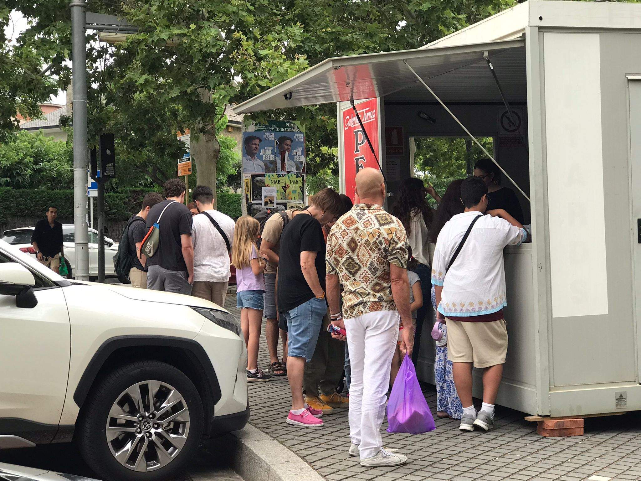 Els petards són un dels protagonistes de la revetlla de Sant Joan. FOTO: Marc Mata