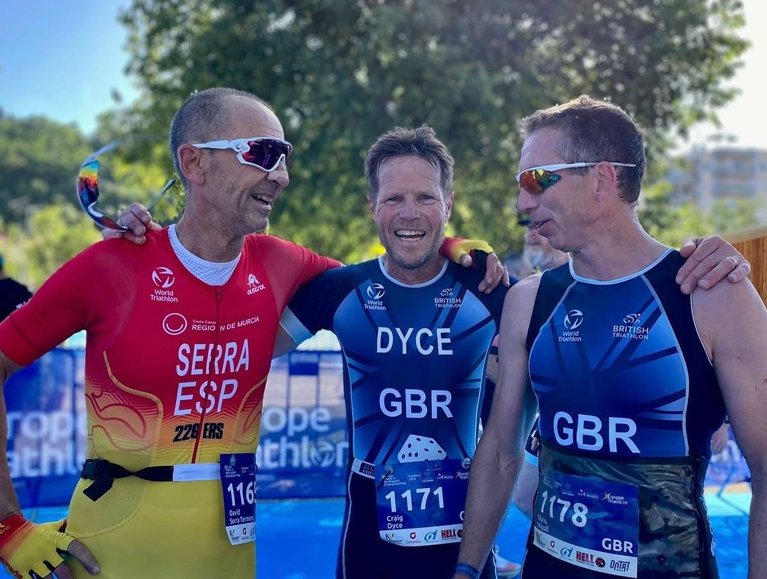 David Serra amb els britànics Craig Dyce i Chris Nicoll. FOTO: Cedida