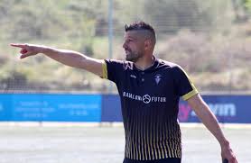 Santi Álvarez entrenant al CF Badalona. FOTO: CF Badalona