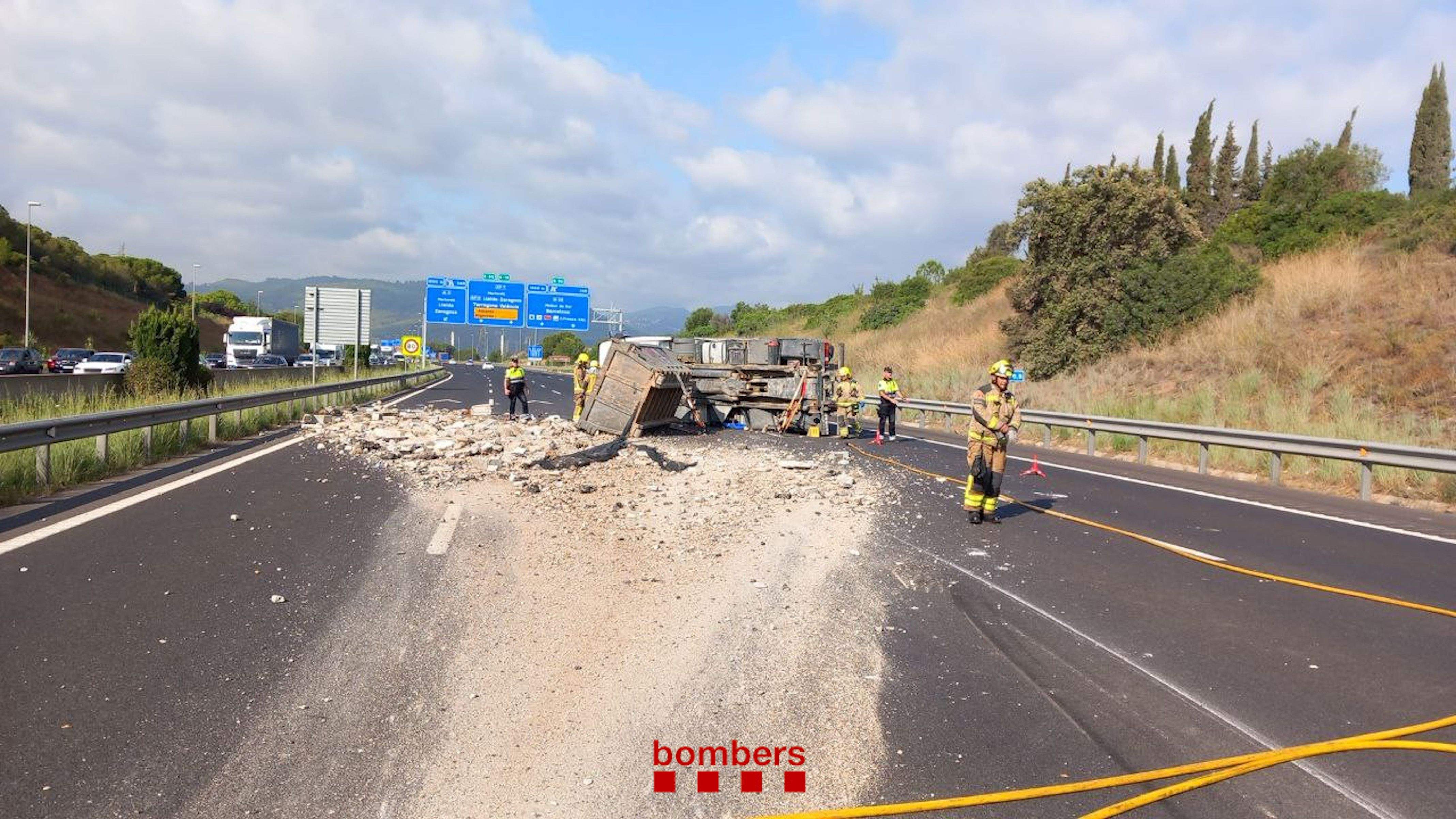 Accident a l'AP7. FOTO: Bombers 