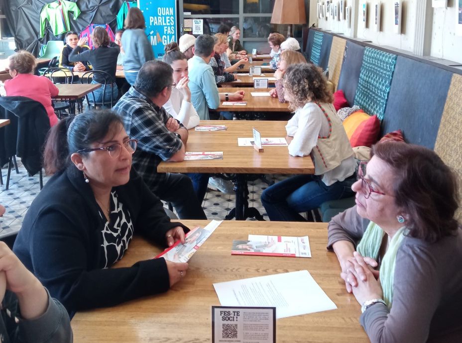 Microconverses en català amb les entitats de Cerdanyola. FOTO: Voluntariat per la Llengua