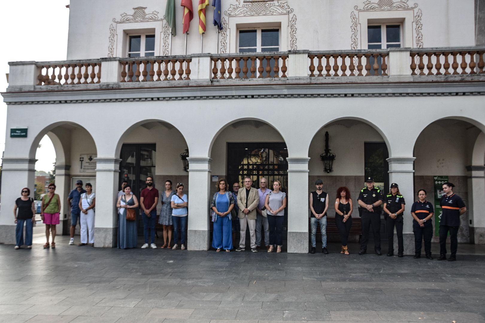 Minut de silenci a Cerdanyola per l'assassinat masclista a Rubí i Castellbisbal. FOTO: Marc Mata