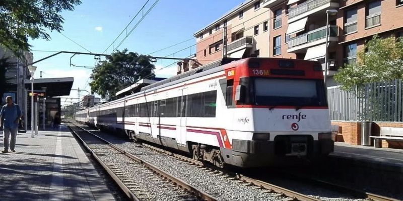 Tren de Rodalies a l'estació de Cerdanyola. FOTO: Arxiu Tren de Rodalies a l'estació de Cerdanyola. FOTO: Arxiu