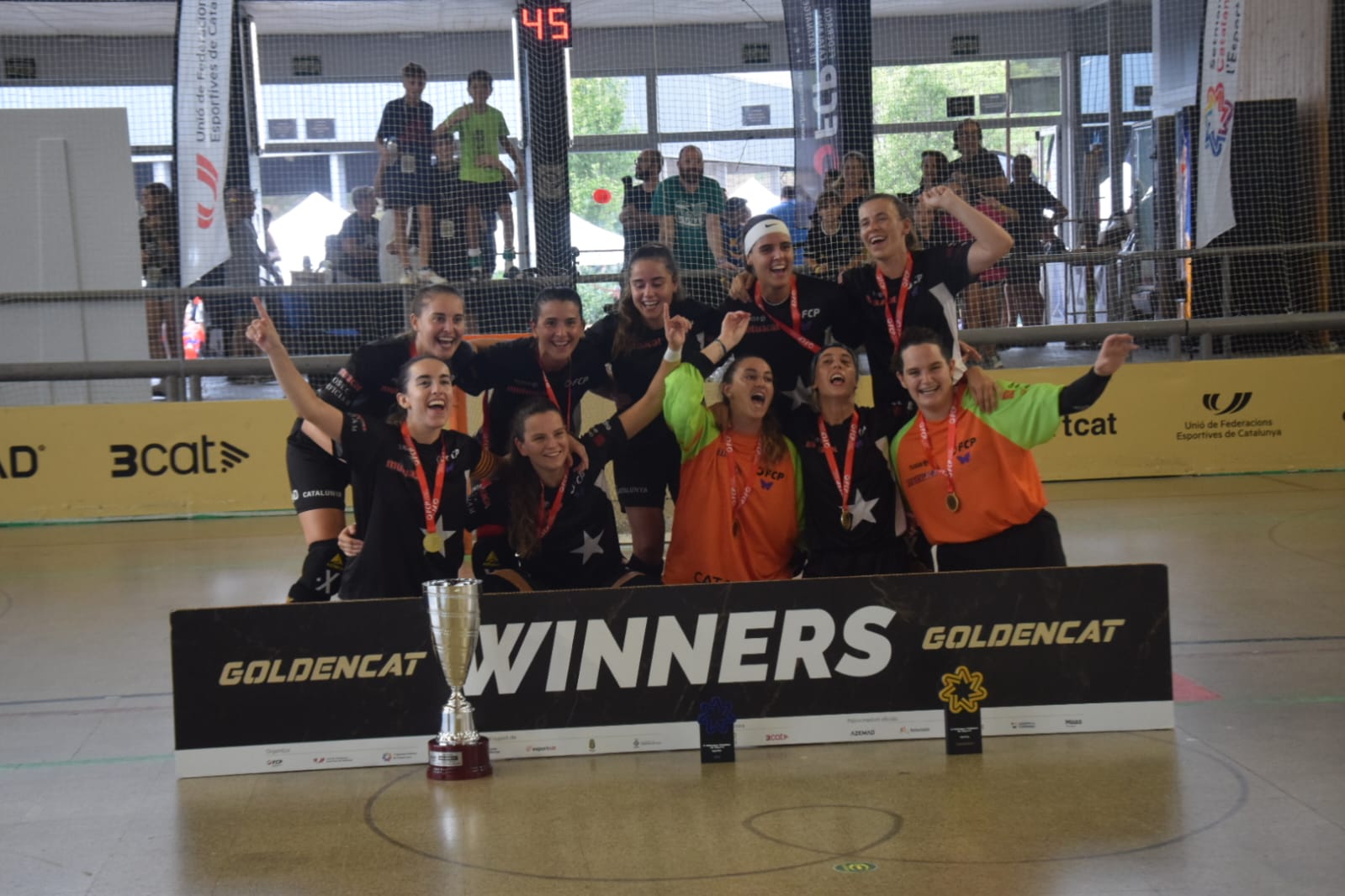 Selecció catalana femenina amb el copa. FOTO: Marc Mata